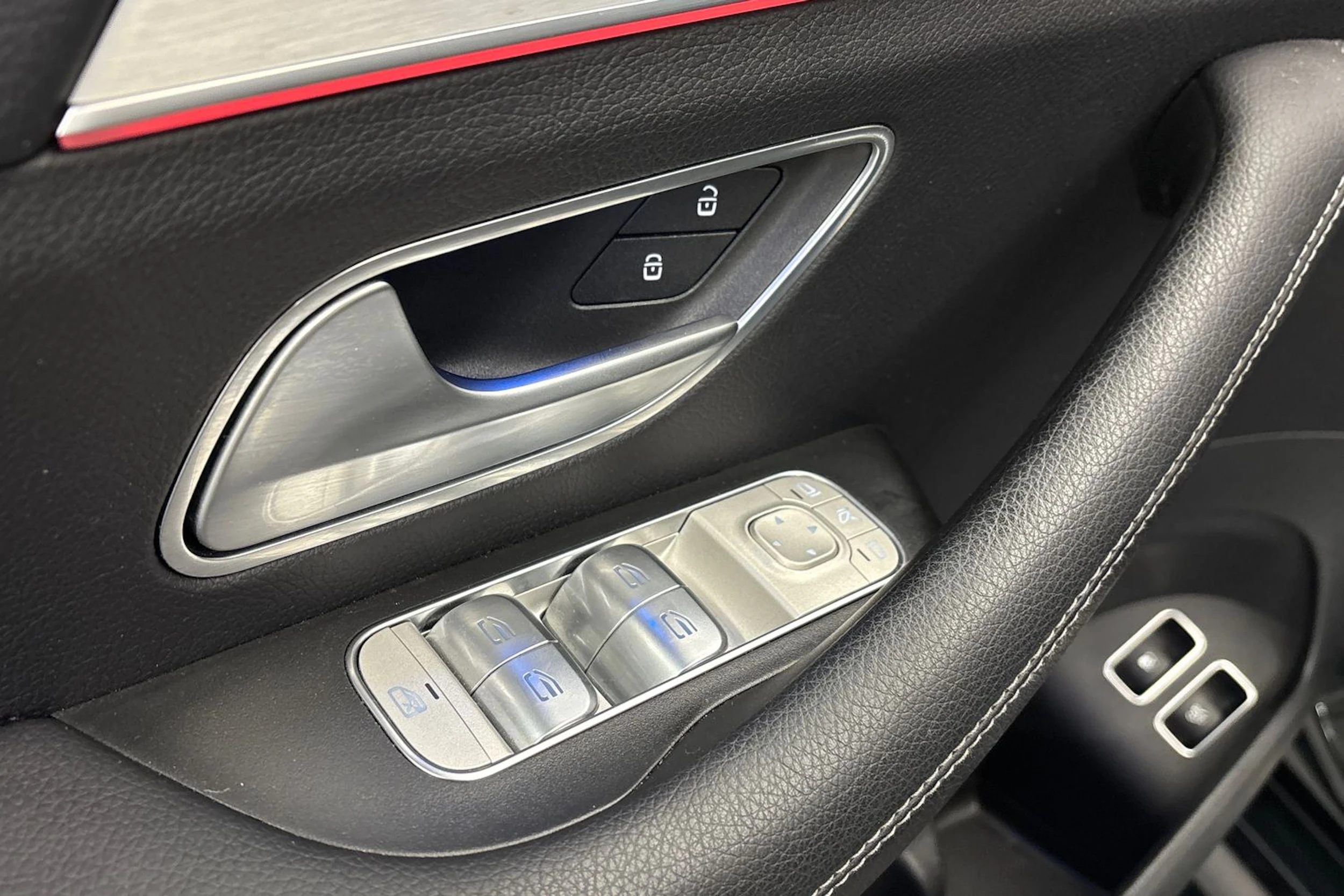 vihreä Mercedes-Benz GLE 2024 kuva 21.