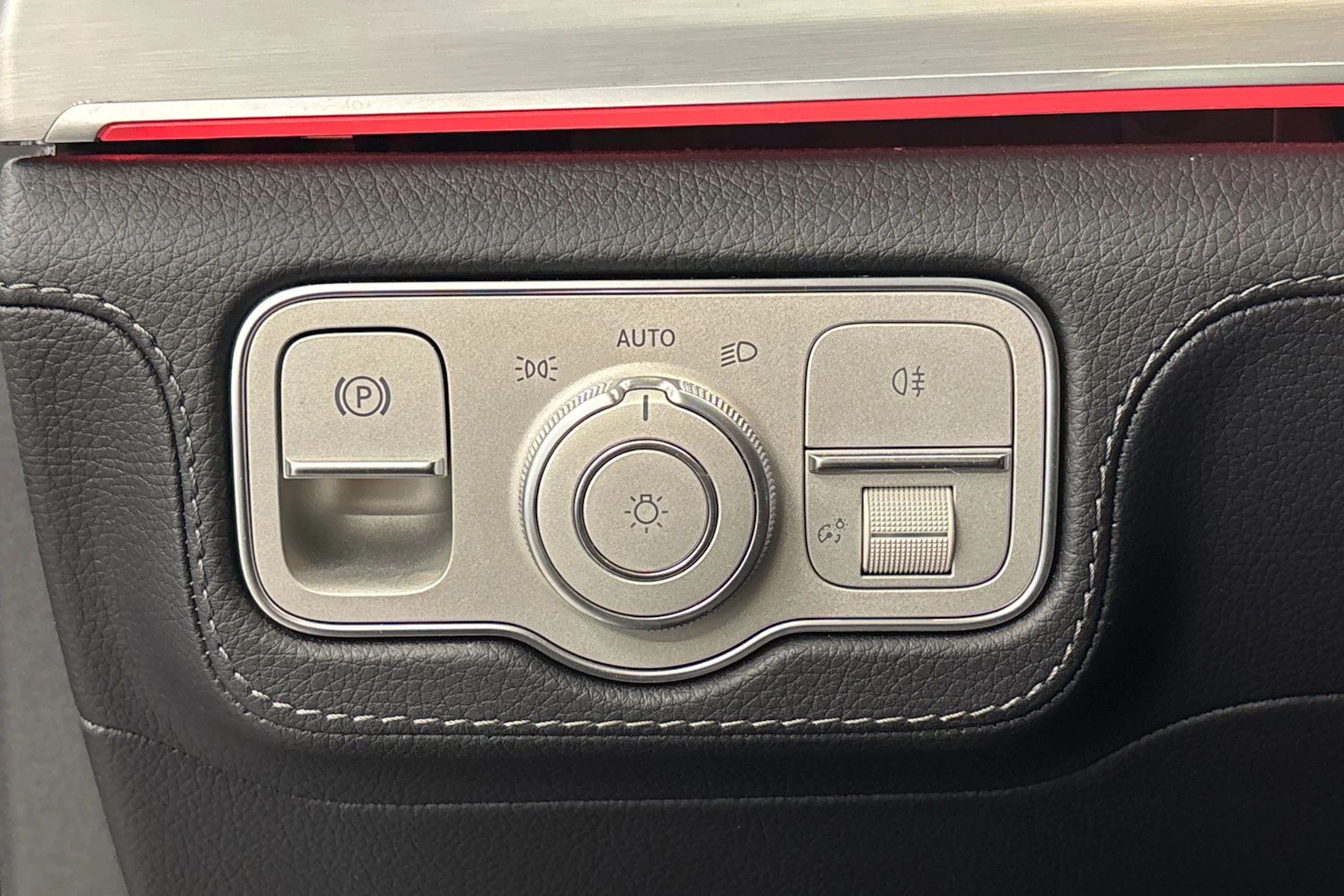 vihreä Mercedes-Benz GLE 2024 kuva 23.