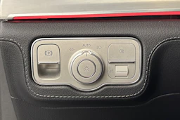 vihreä Mercedes-Benz GLE 2024 kuva 23.