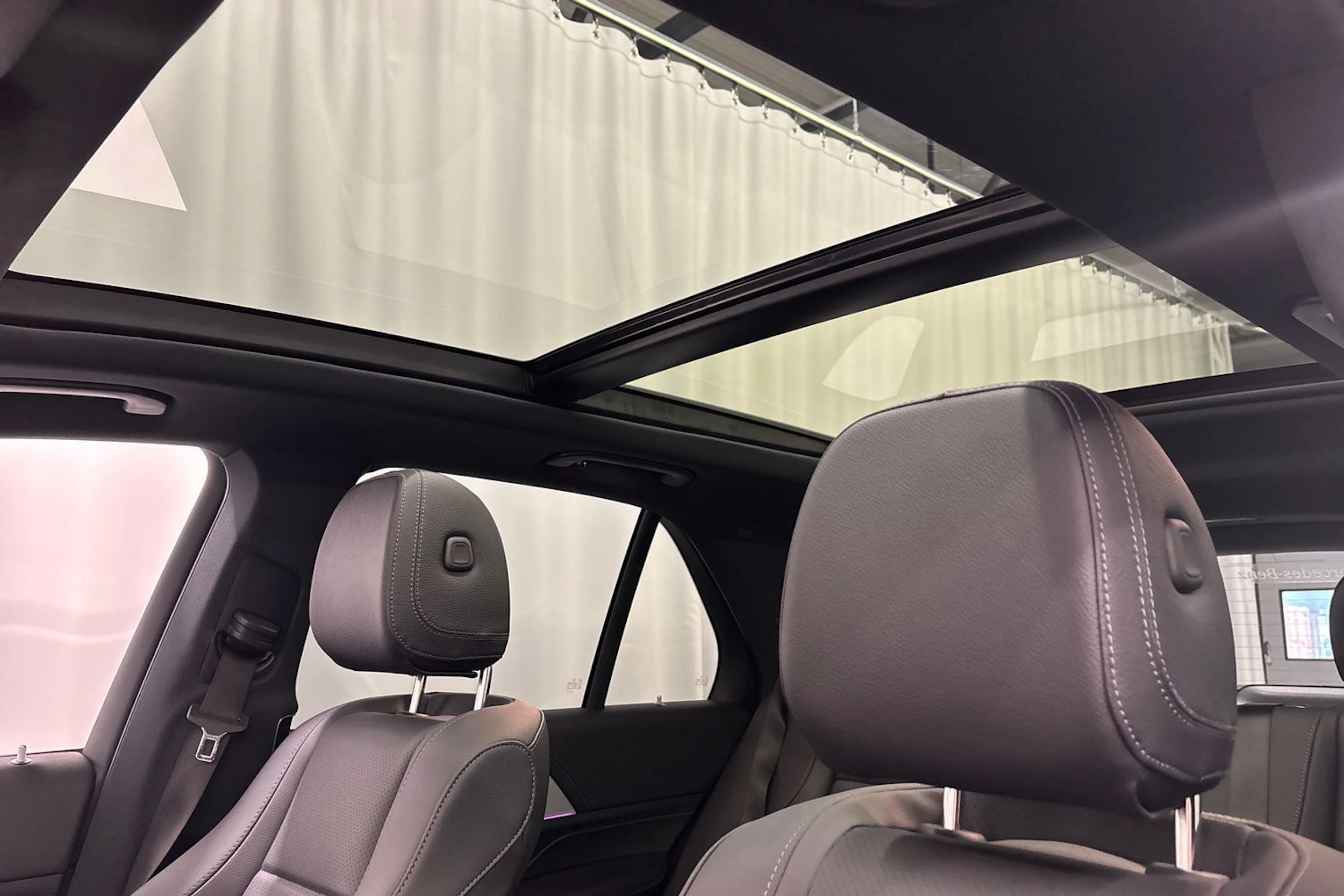 vihreä Mercedes-Benz GLE 2024 kuva 24.