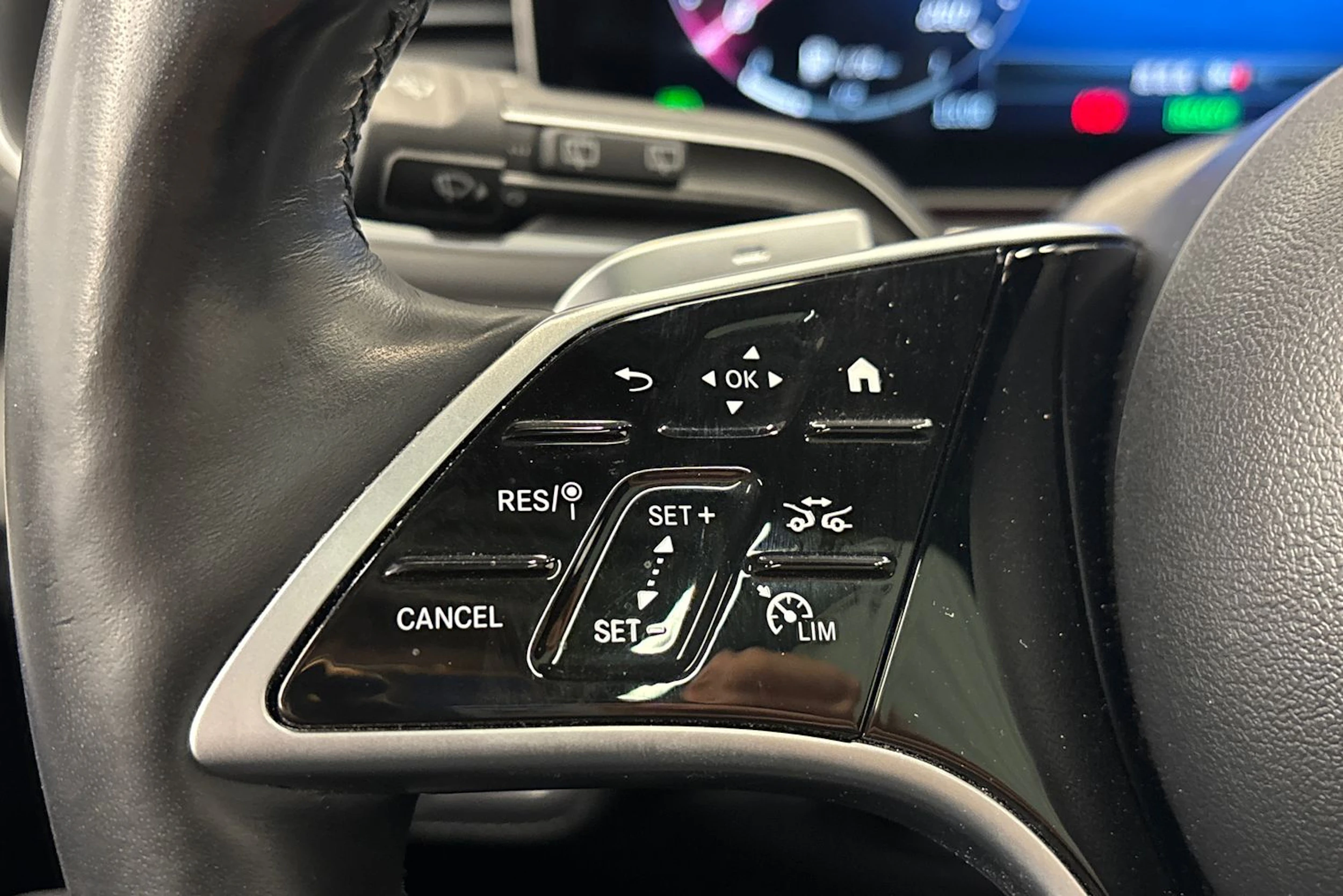 vihreä Mercedes-Benz GLE 2024 kuva 25.