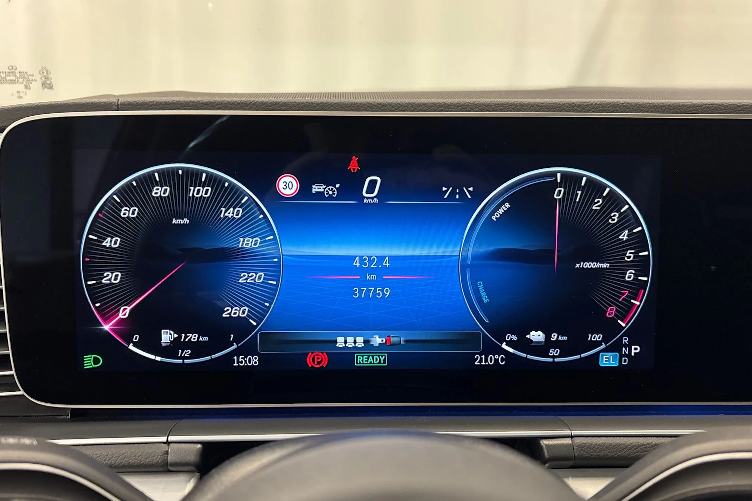 vihreä Mercedes-Benz GLE 2024 kuva 27.