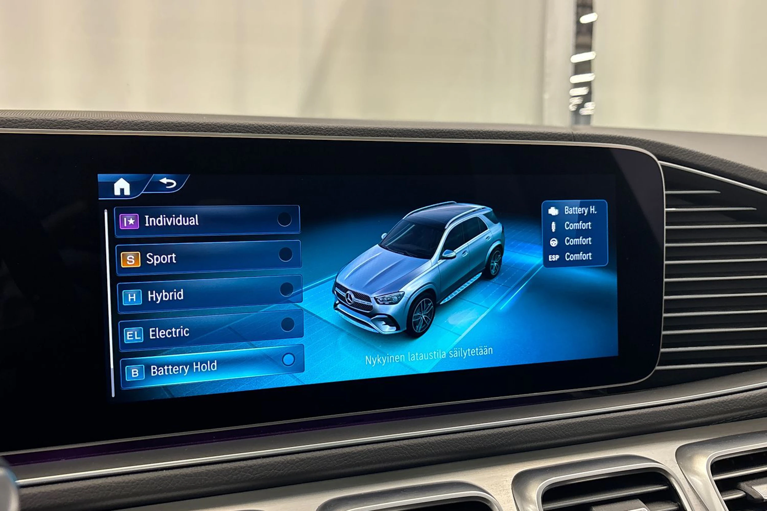 vihreä Mercedes-Benz GLE 2024 kuva 31.