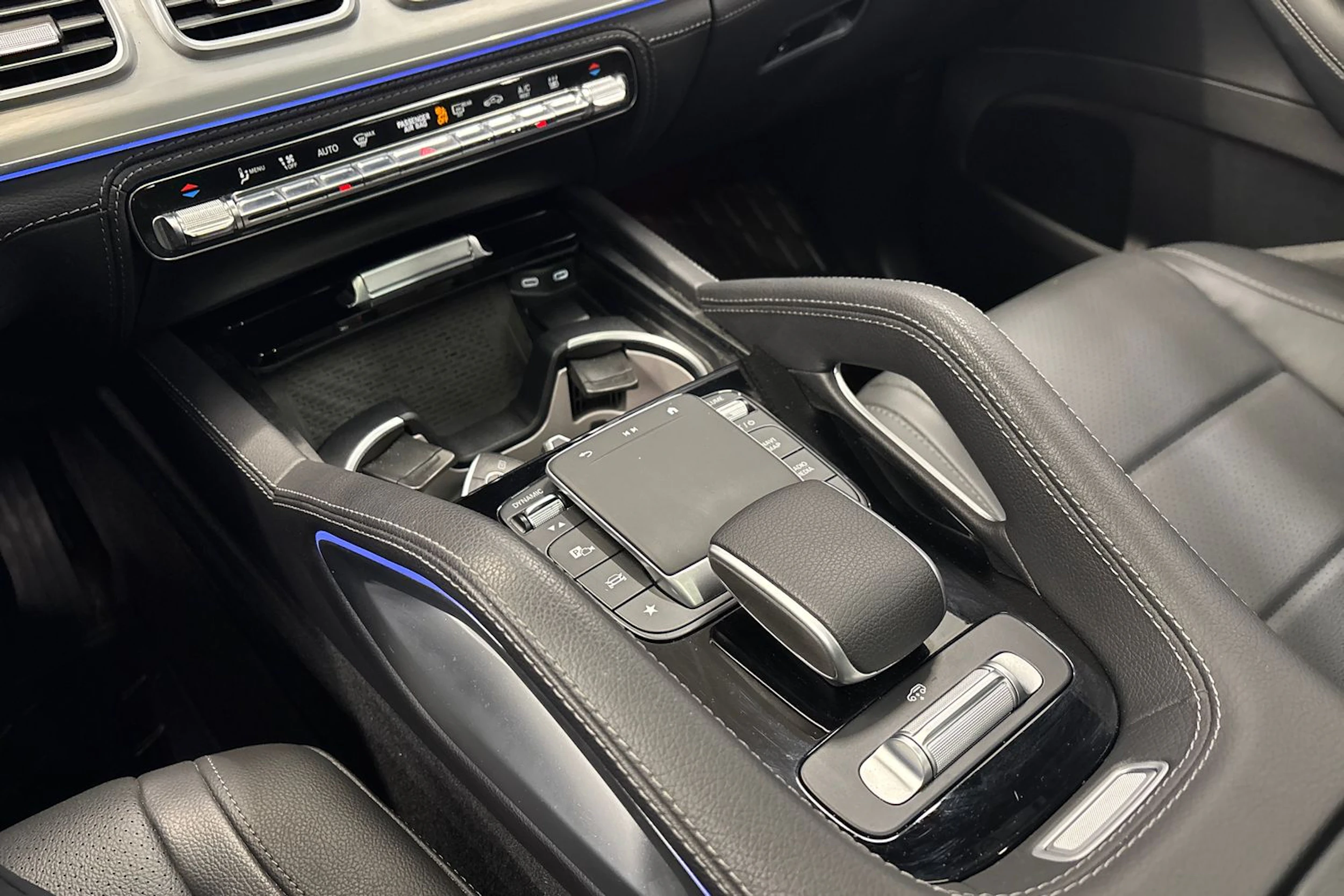 vihreä Mercedes-Benz GLE 2024 kuva 33.