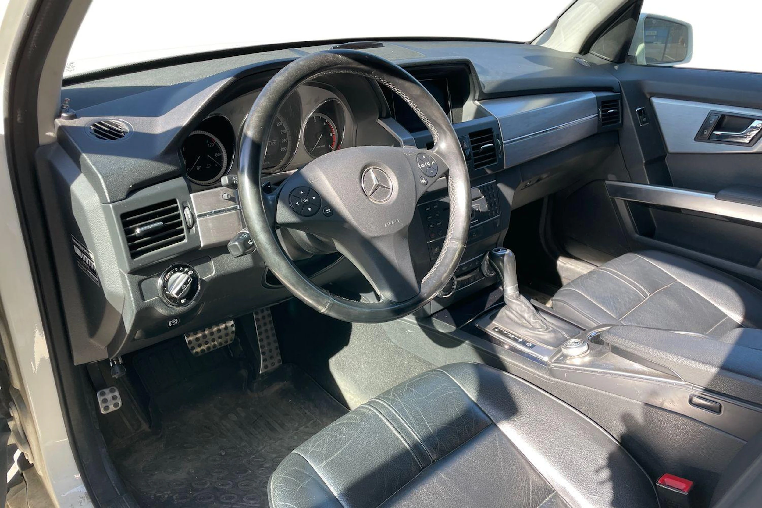 valkoinen Mercedes-Benz GLK 2010 kuva 3.