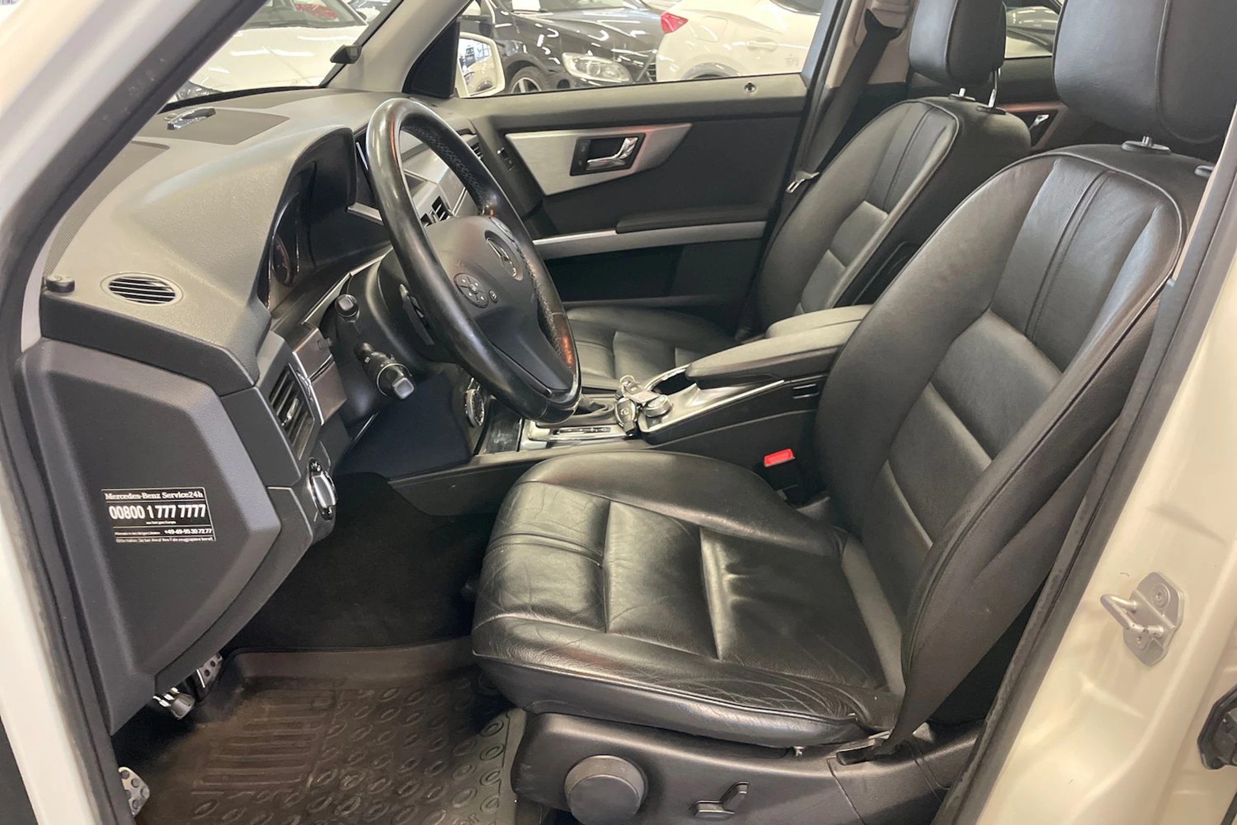 valkoinen Mercedes-Benz GLK 2010 kuva 17.