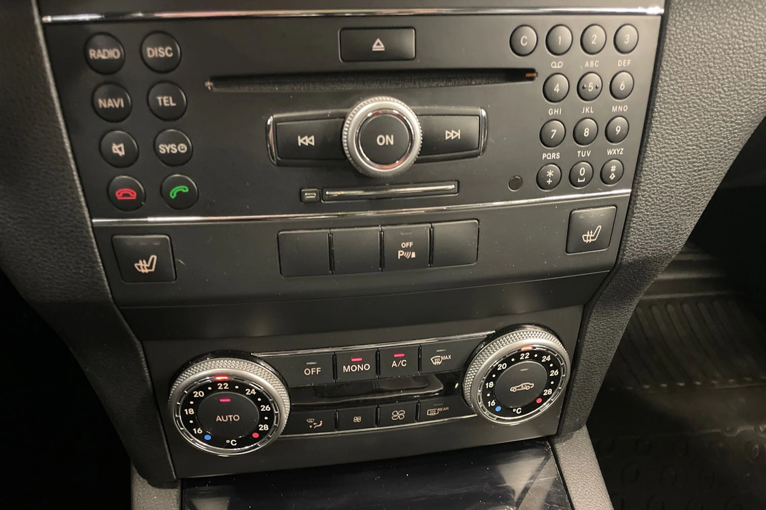 valkoinen Mercedes-Benz GLK 2010 kuva 19.