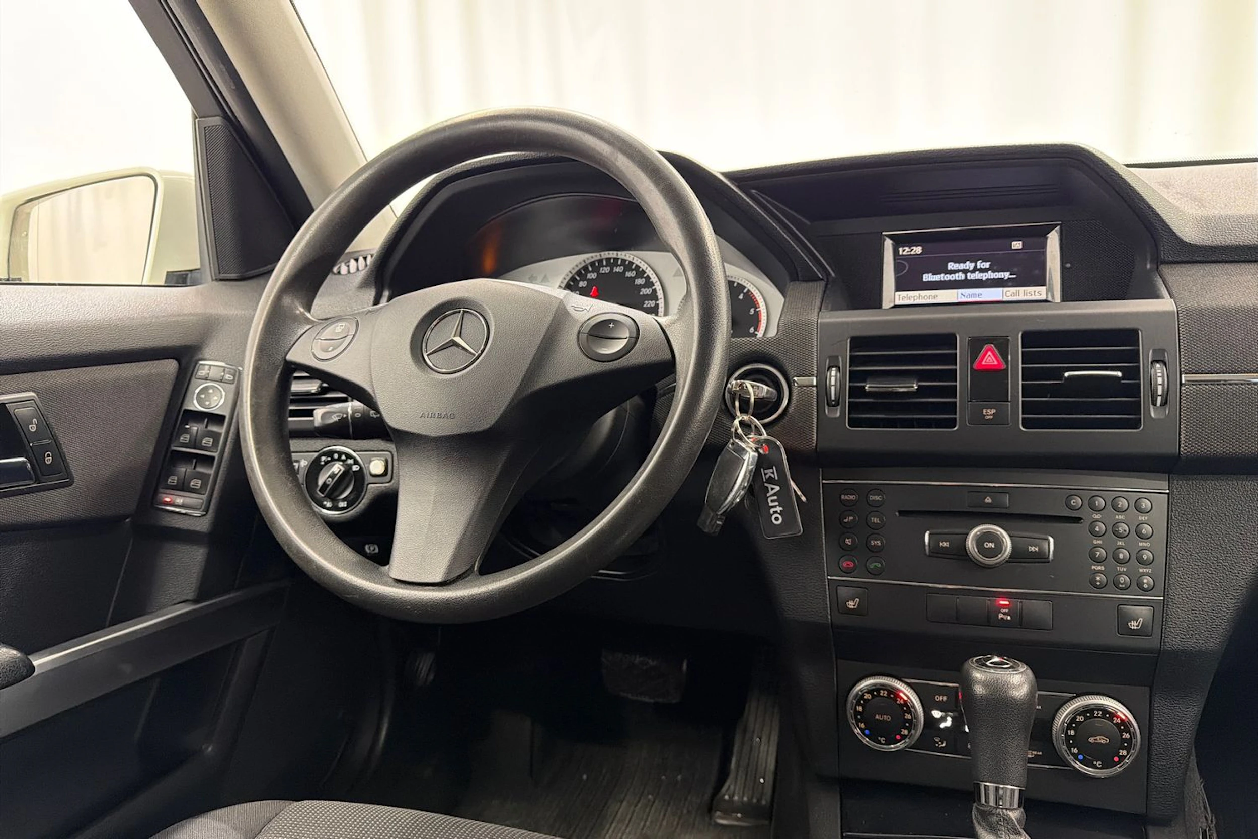 valkoinen Mercedes-Benz GLK 2010 kuva 11.