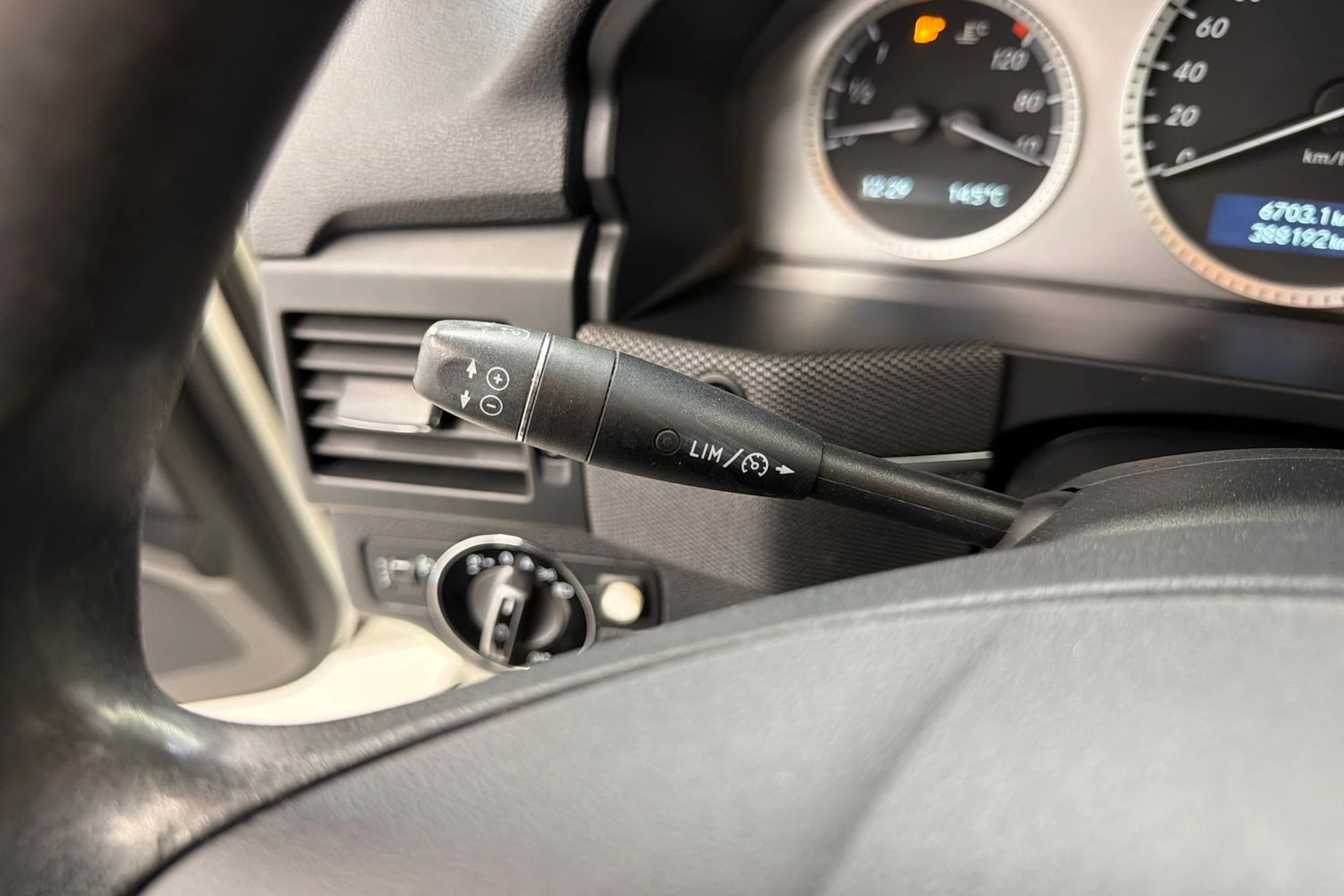 valkoinen Mercedes-Benz GLK 2010 kuva 16.