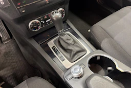 valkoinen Mercedes-Benz GLK 2010 kuva 19.