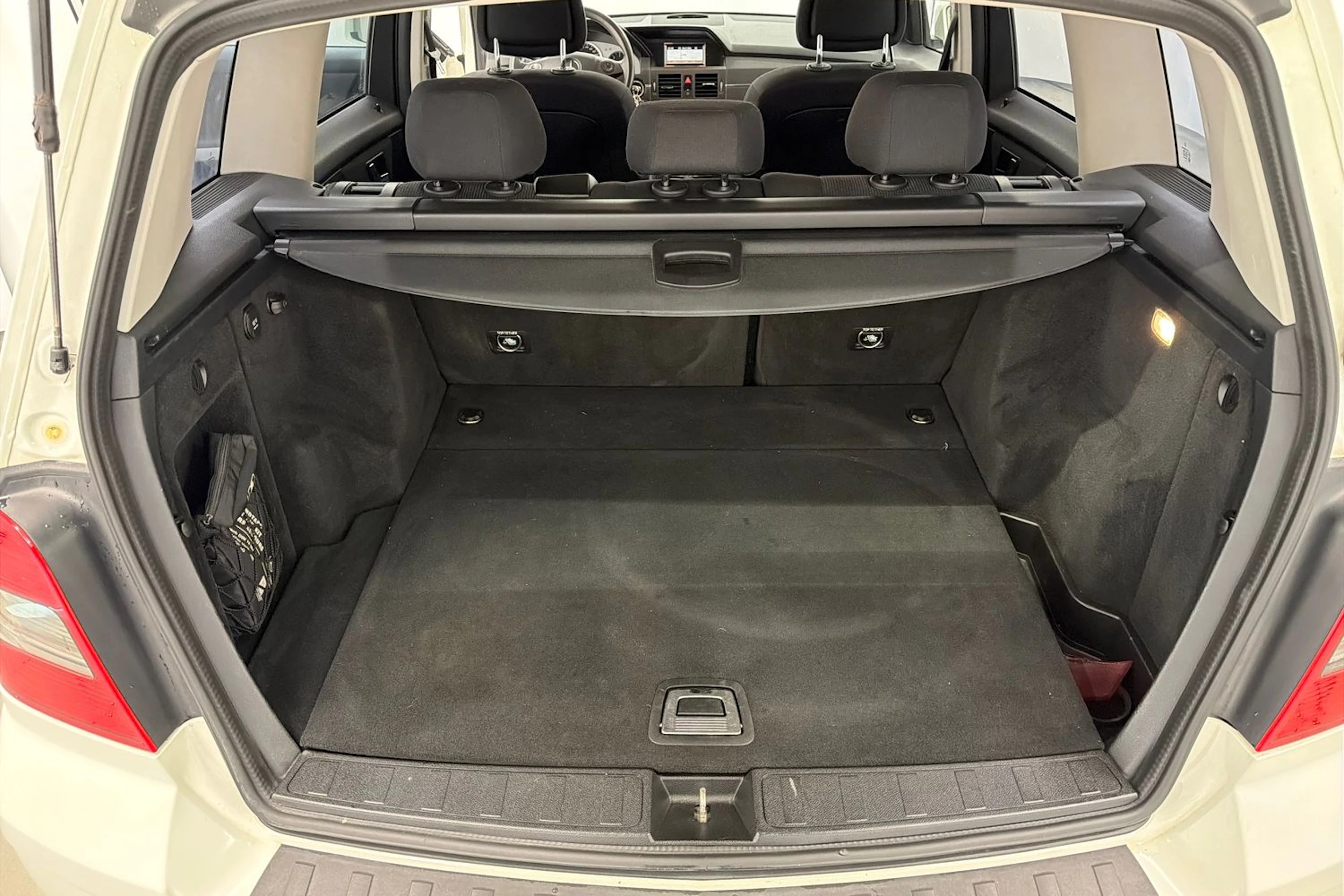 valkoinen Mercedes-Benz GLK 2010 kuva 26.