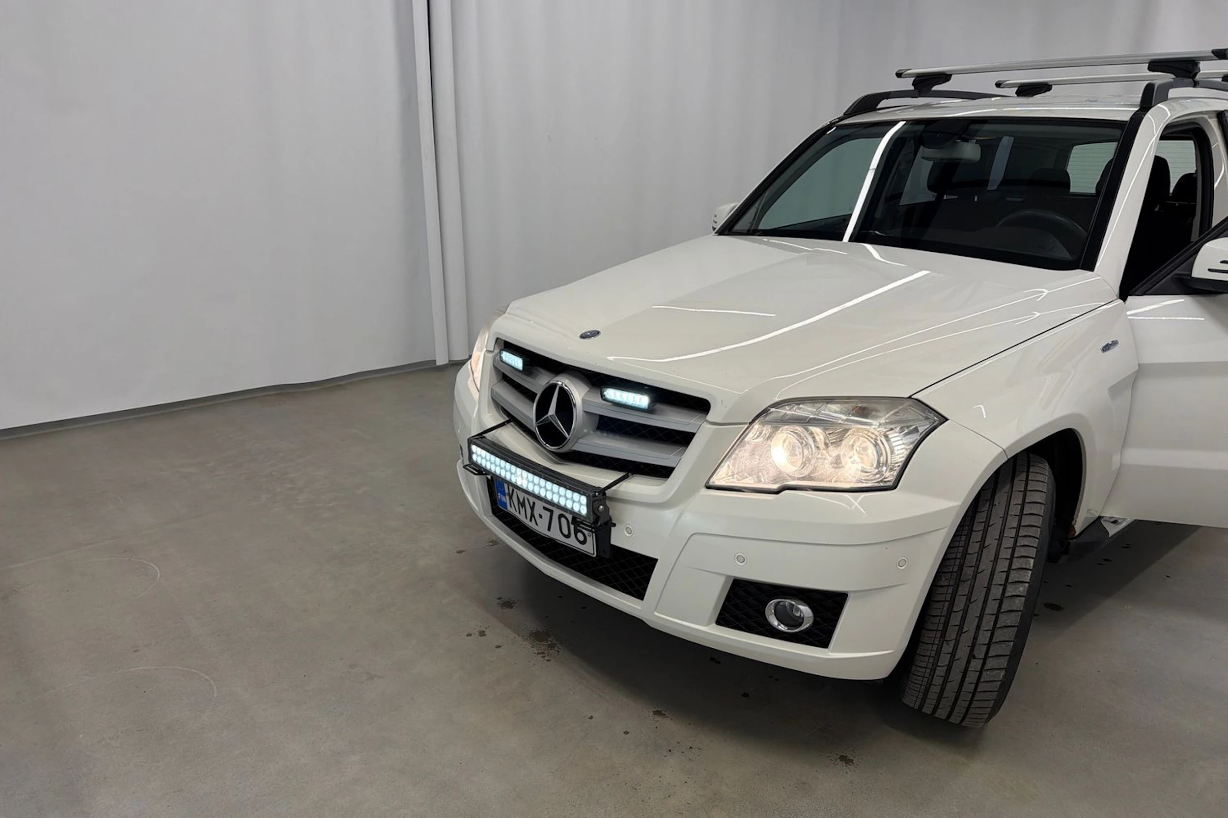 valkoinen Mercedes-Benz GLK 2010 kuva 28.