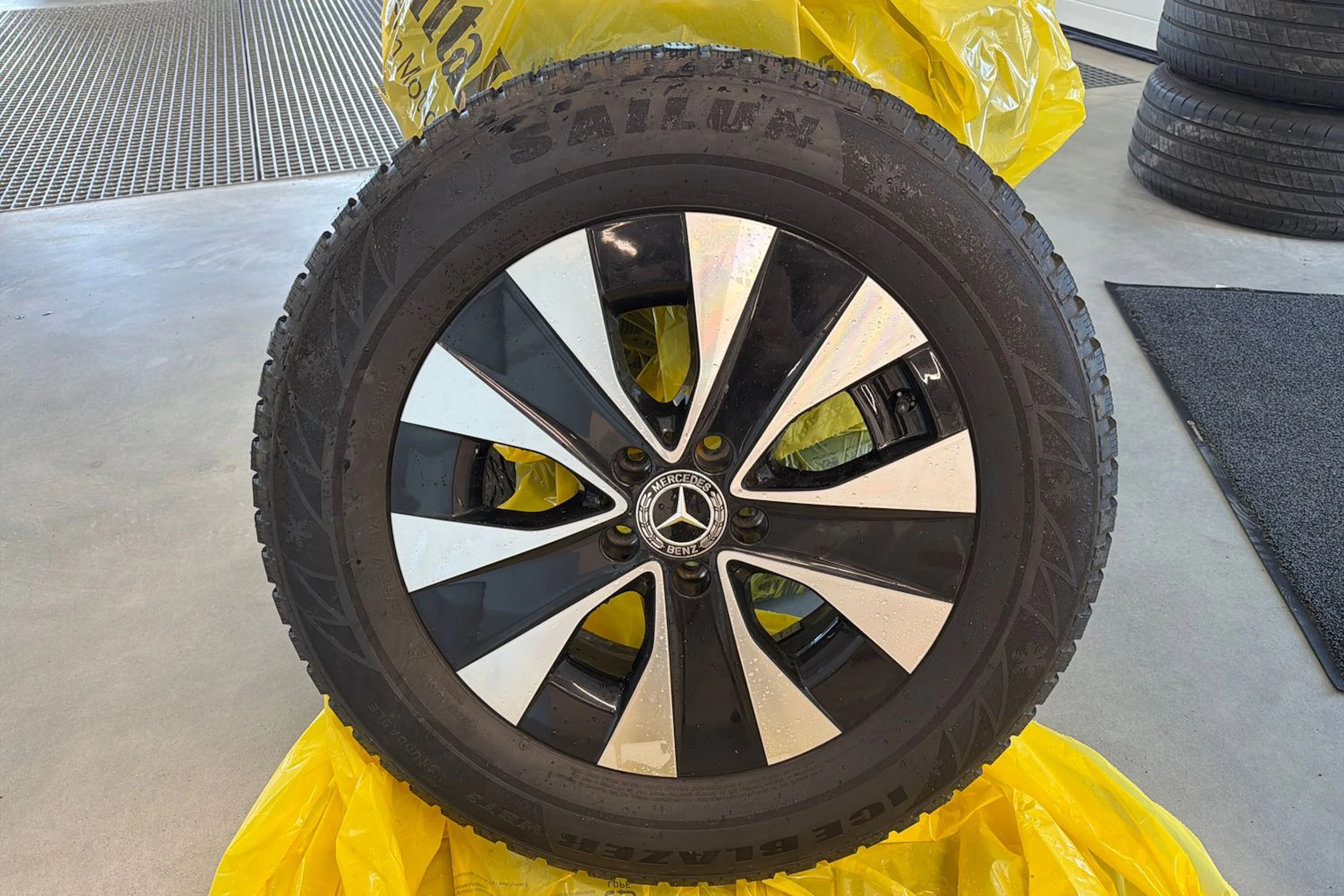 valkoinen Mercedes-Benz GLK 2010 kuva 29.