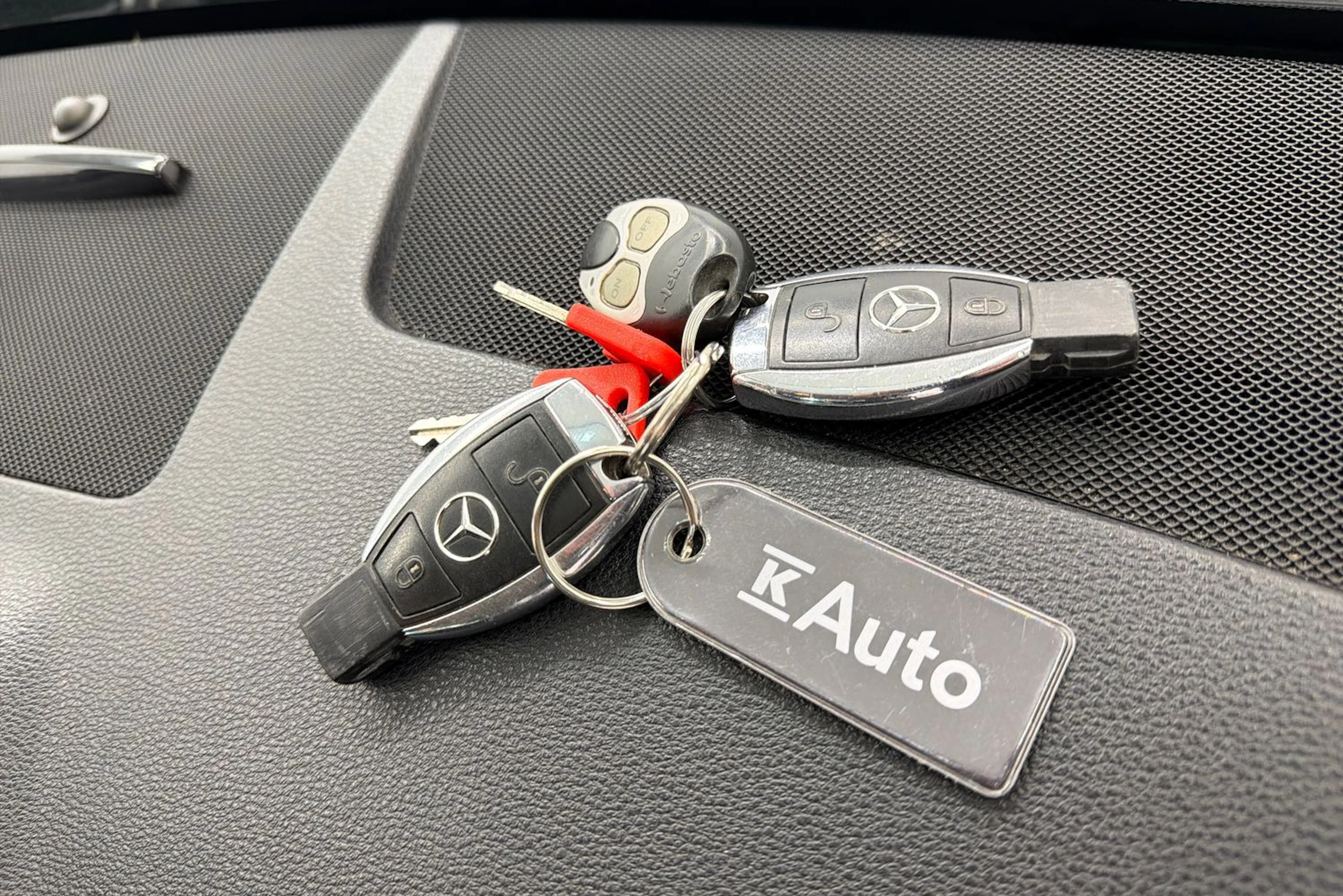 valkoinen Mercedes-Benz GLK 2010 kuva 31.