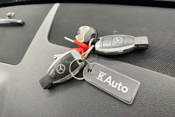 valkoinen Mercedes-Benz GLK 2010 kuva 31.