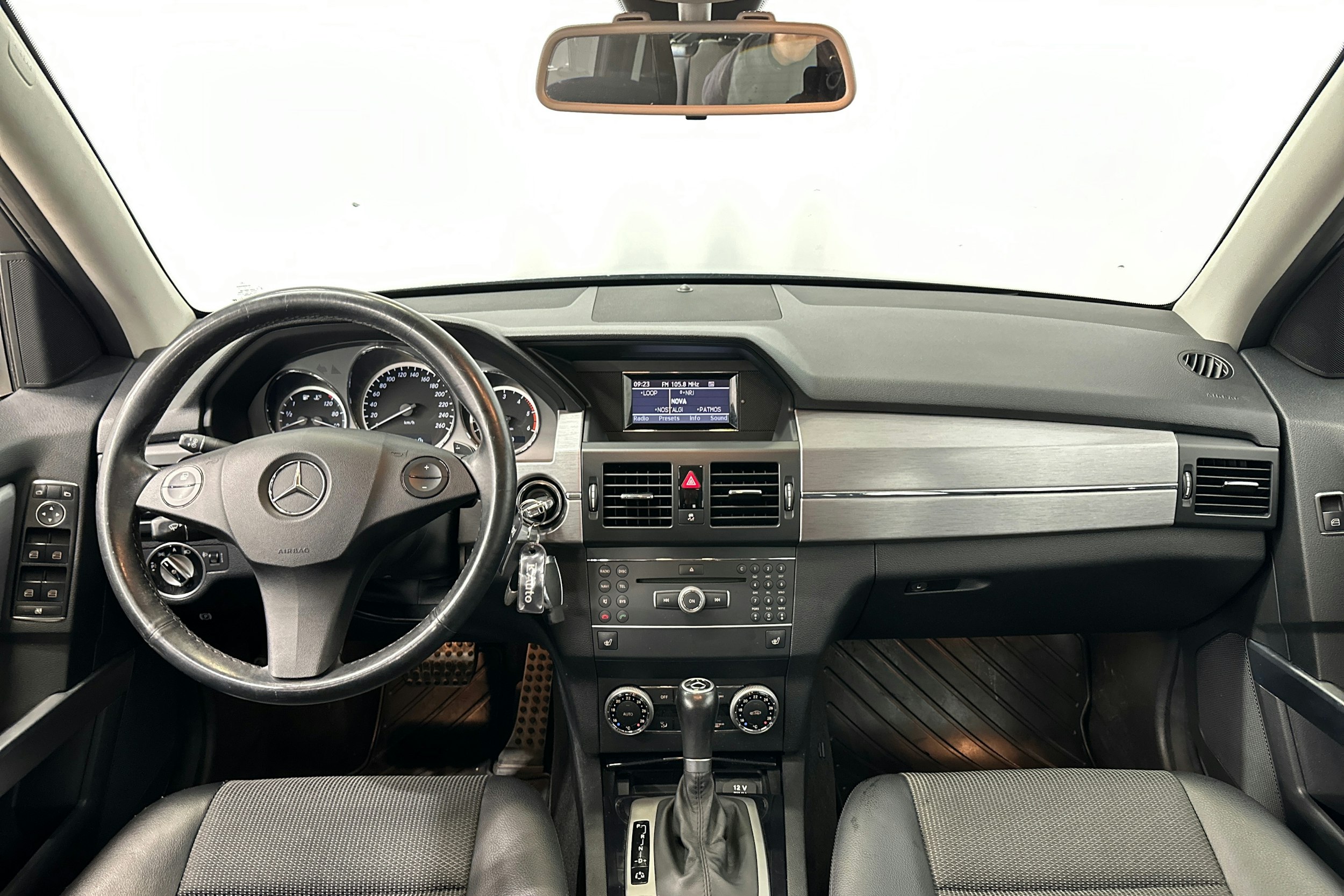 harmaa Mercedes-Benz GLK 2010 kuva 9.