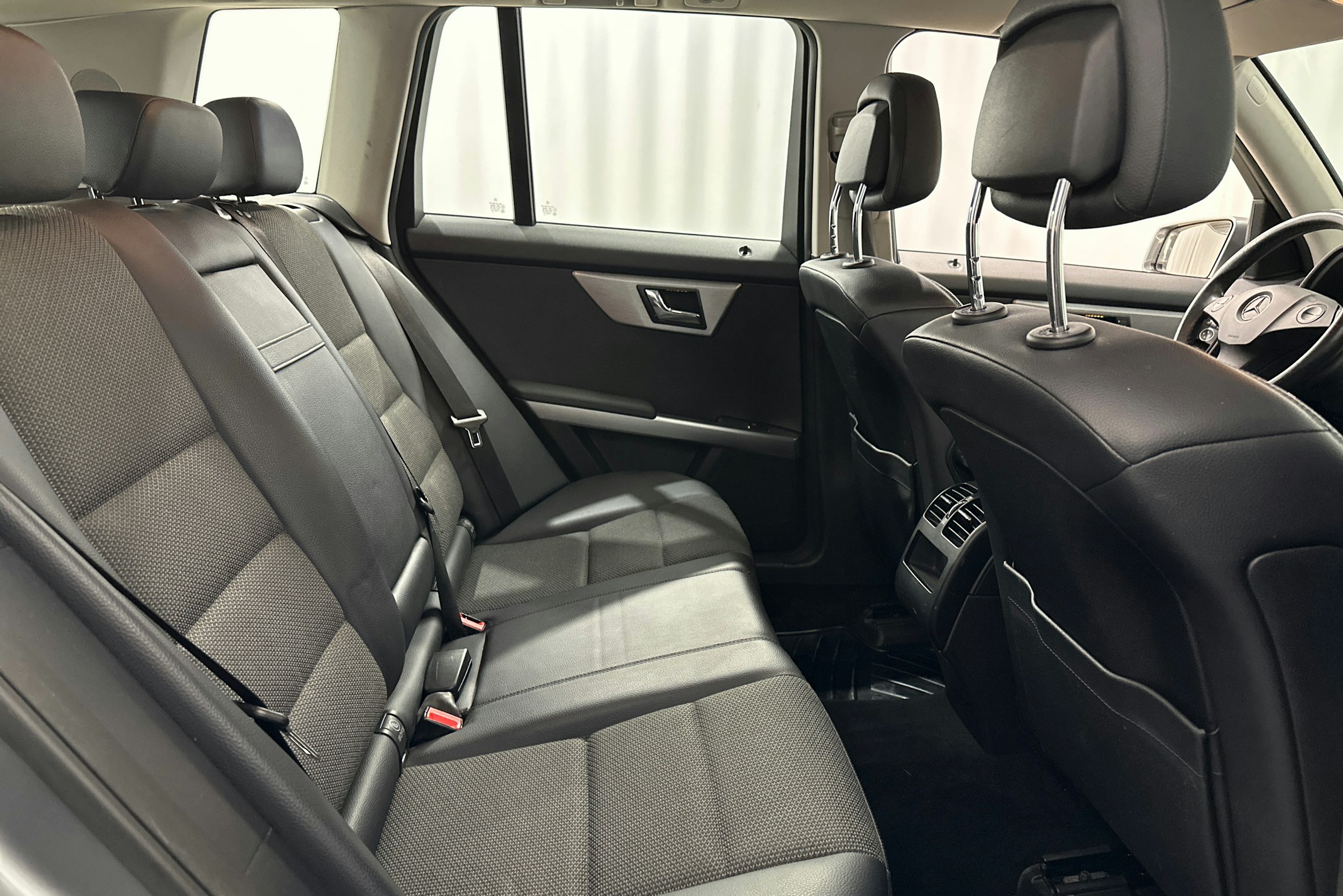 harmaa Mercedes-Benz GLK 2010 kuva 13.