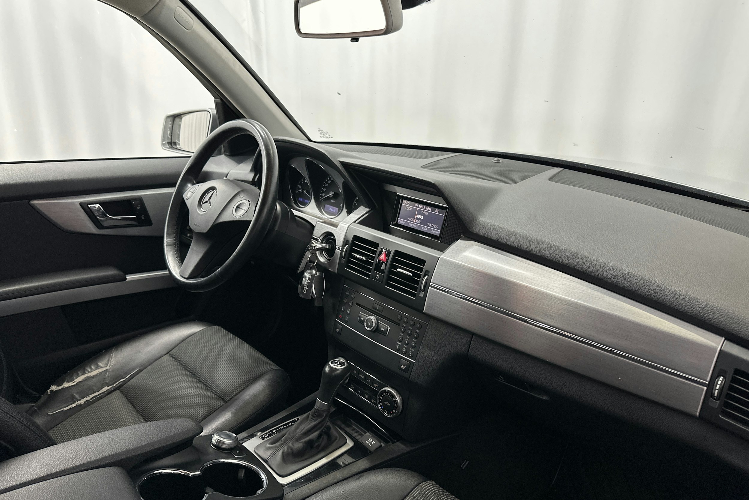 harmaa Mercedes-Benz GLK 2010 kuva 14.