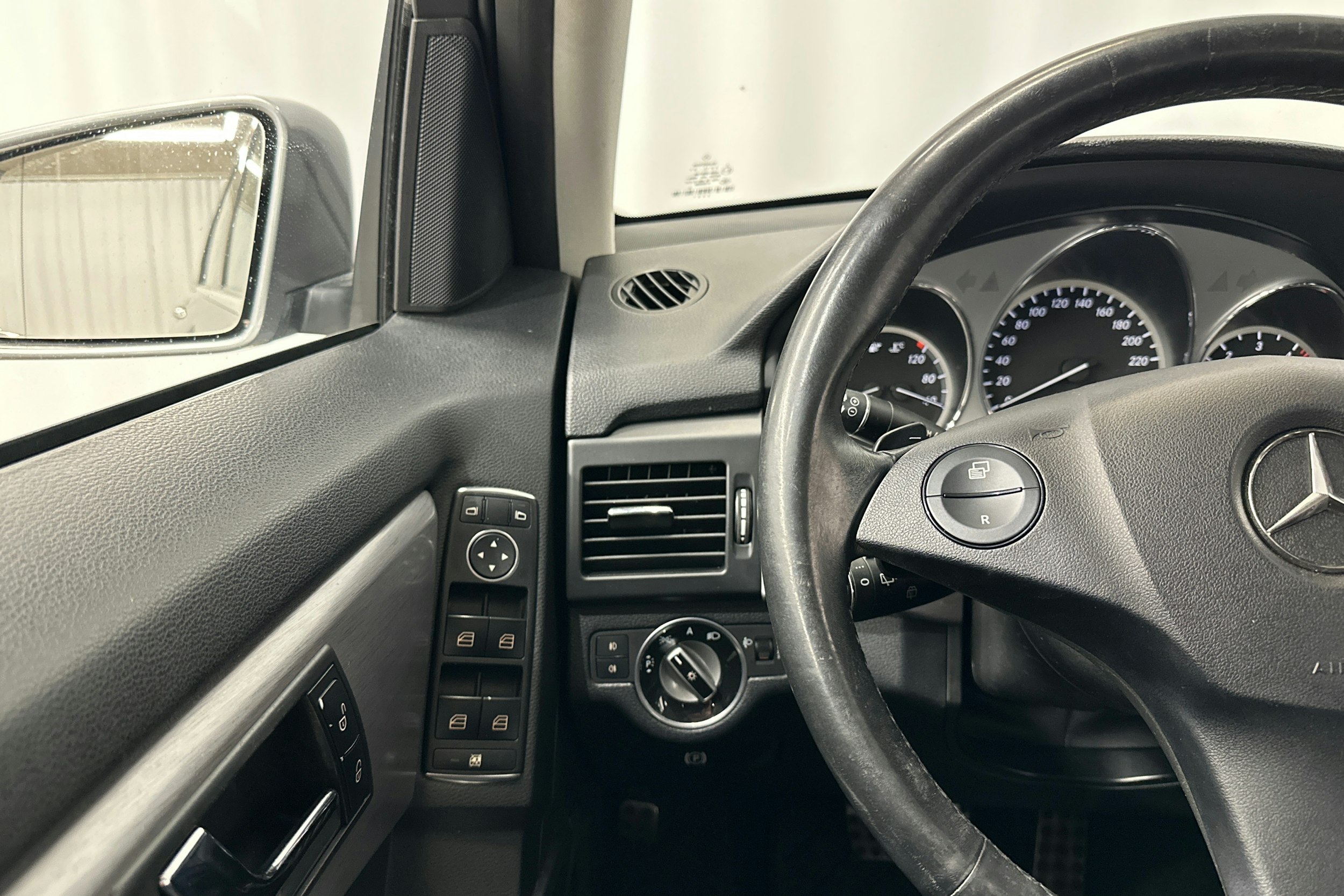 harmaa Mercedes-Benz GLK 2010 kuva 19.