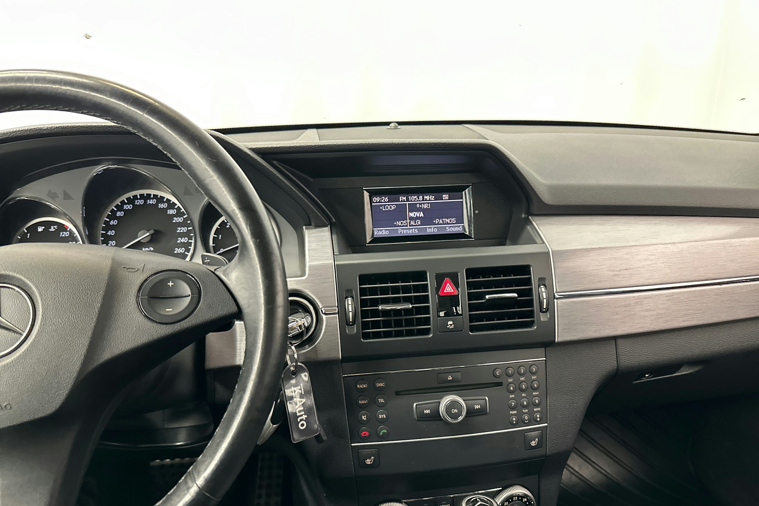 harmaa Mercedes-Benz GLK 2010 kuva 20.