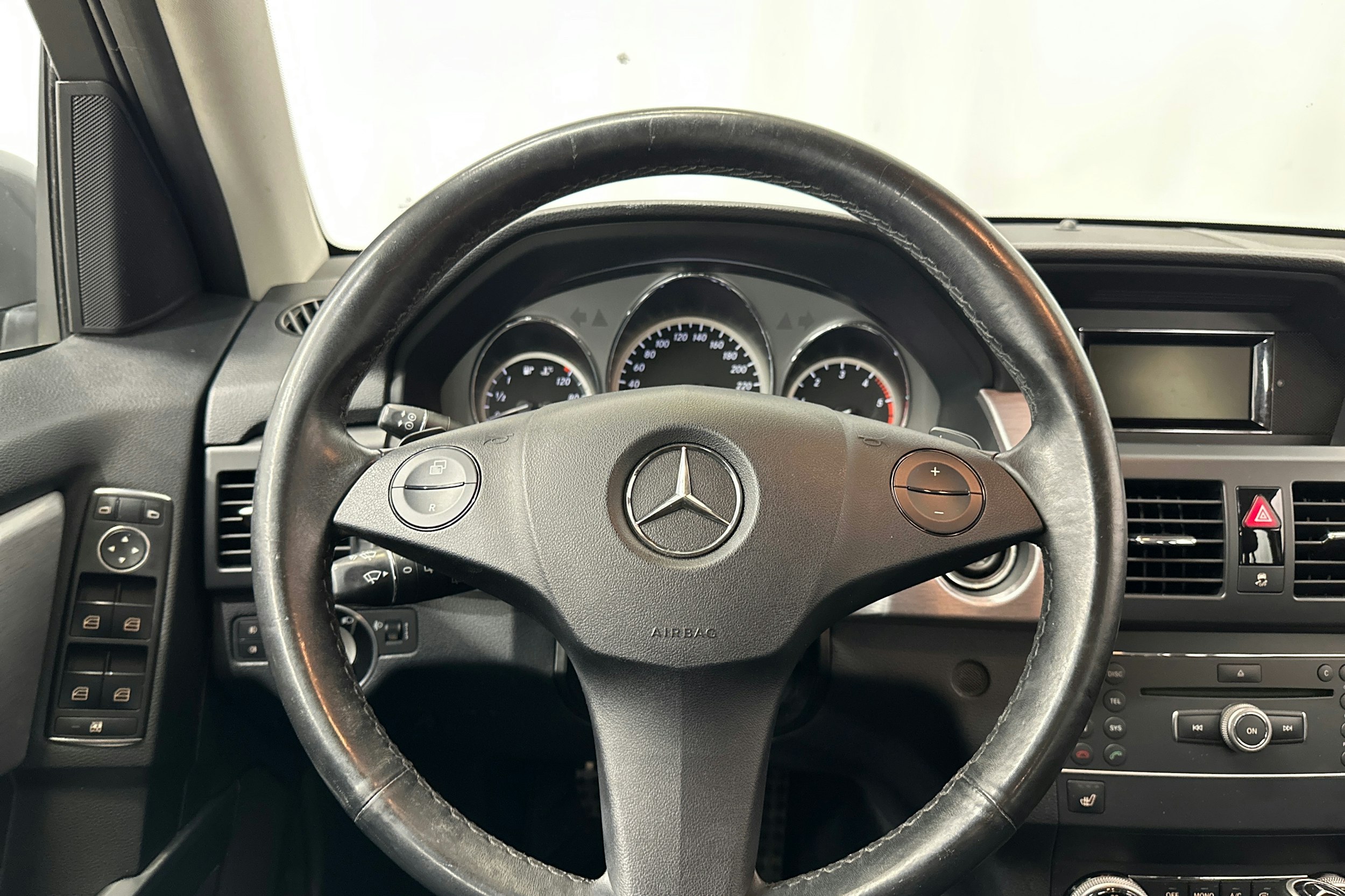 harmaa Mercedes-Benz GLK 2010 kuva 21.
