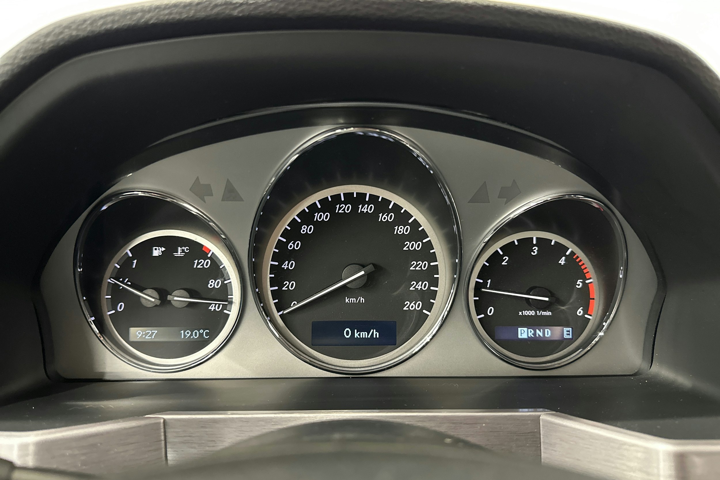 harmaa Mercedes-Benz GLK 2010 kuva 22.