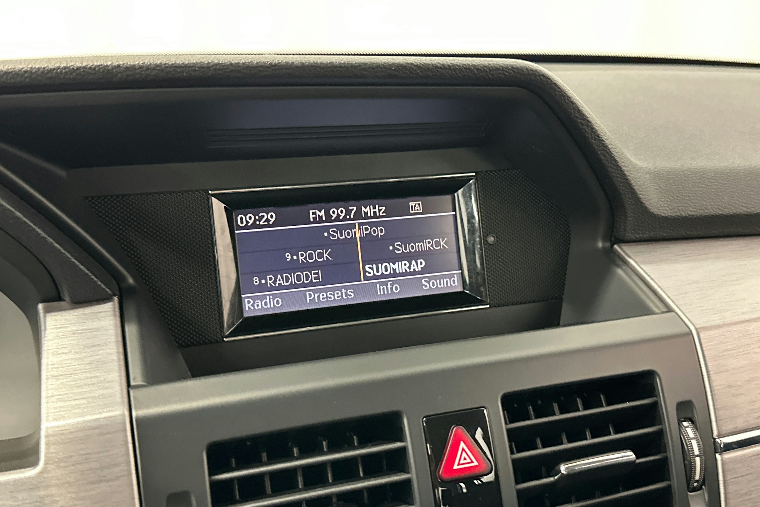 harmaa Mercedes-Benz GLK 2010 kuva 23.