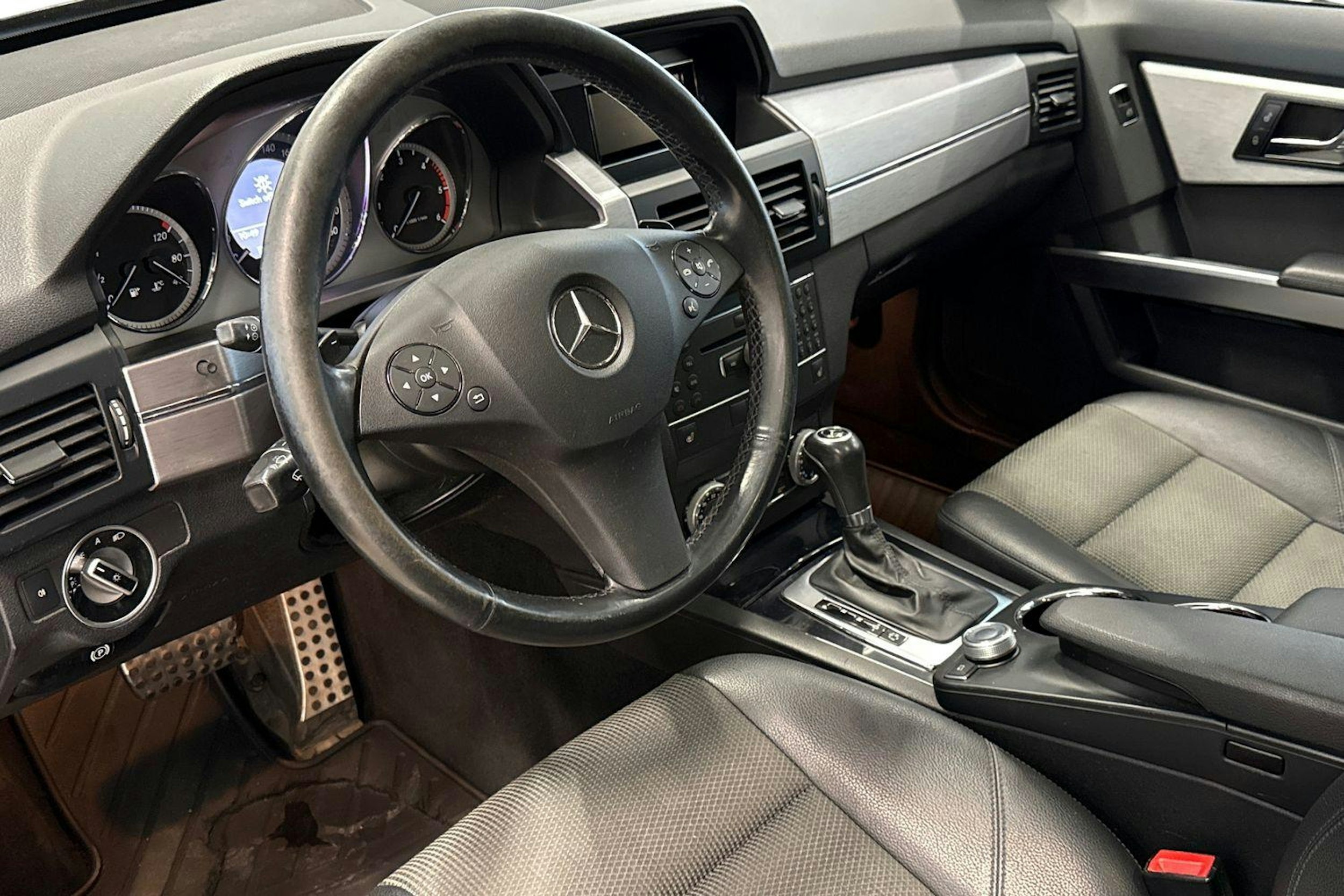 musta Mercedes-Benz GLK 2011 kuva 7.