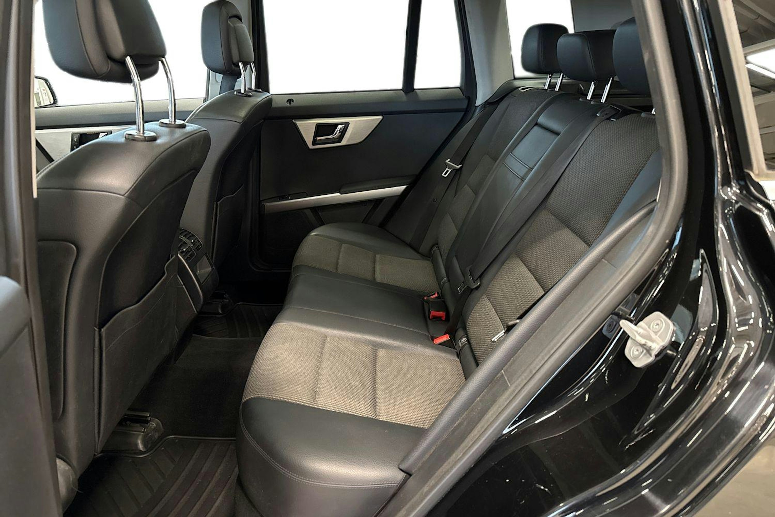 musta Mercedes-Benz GLK 2011 kuva 10.