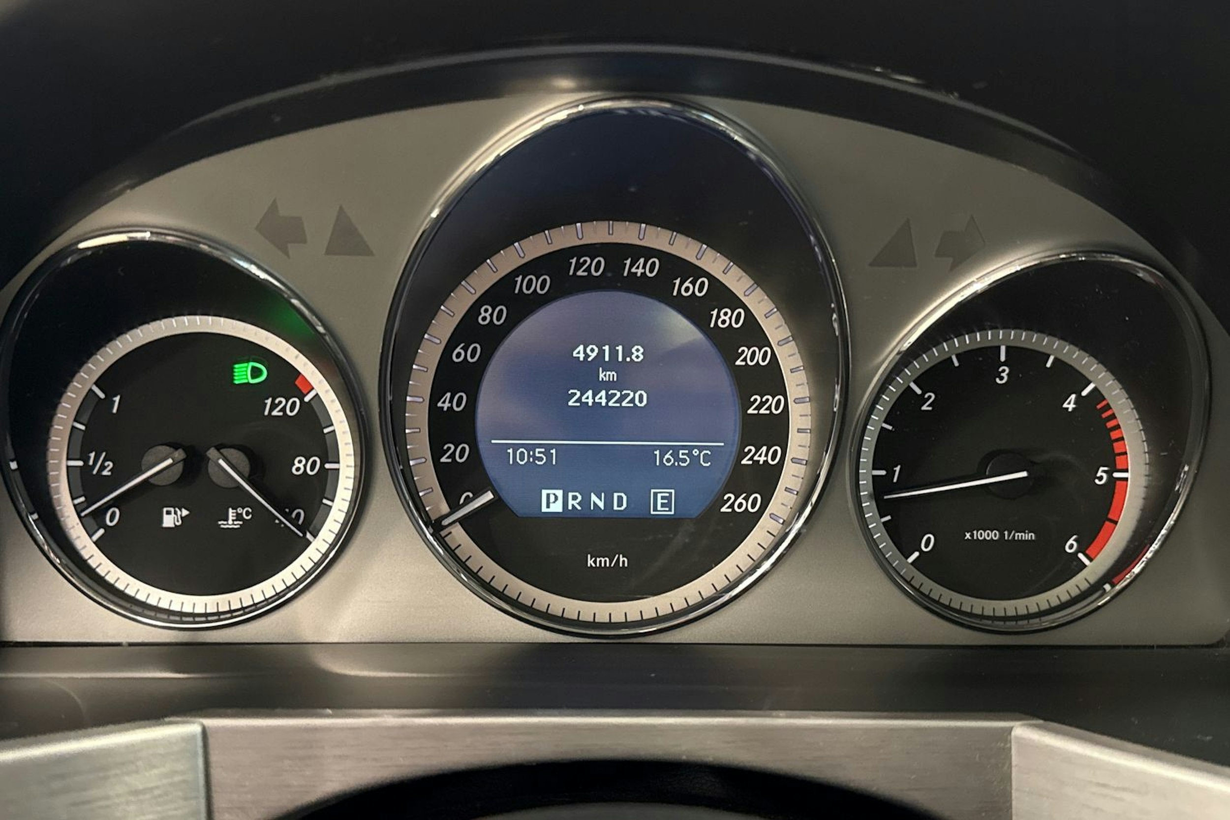 musta Mercedes-Benz GLK 2011 kuva 18.