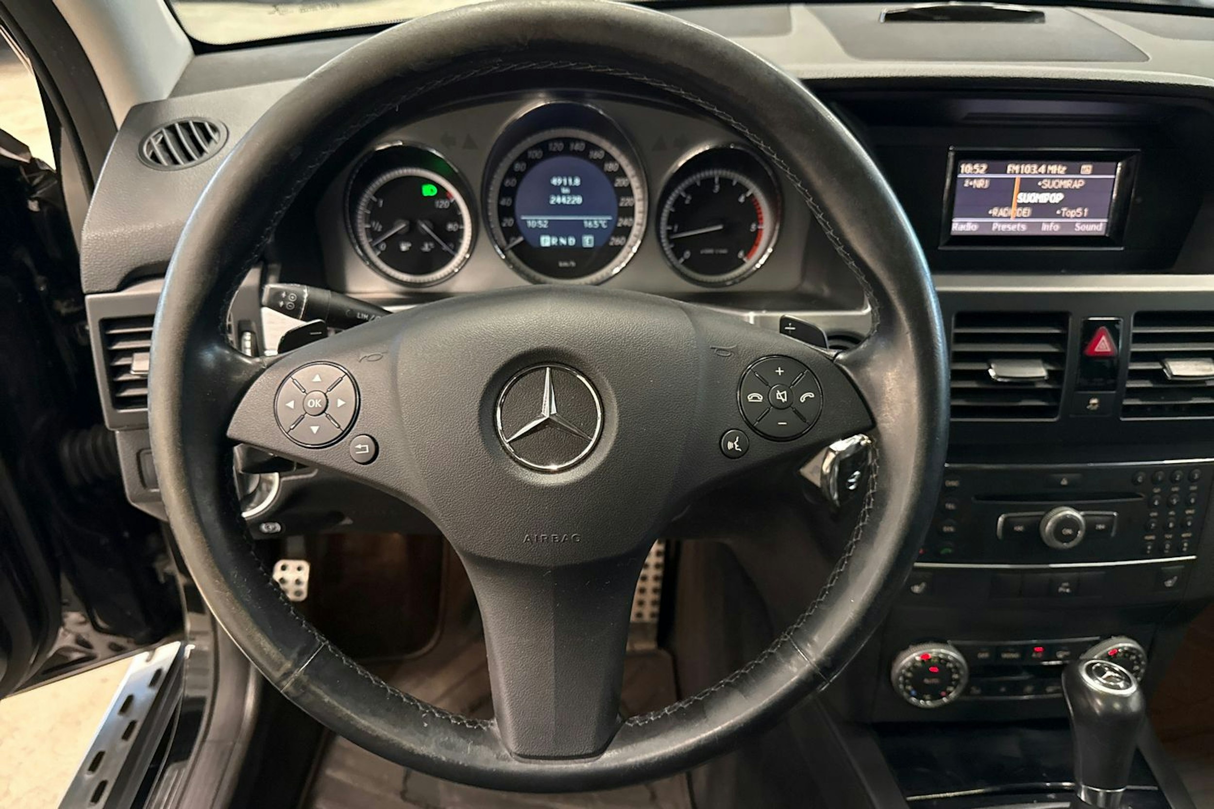 musta Mercedes-Benz GLK 2011 kuva 19.