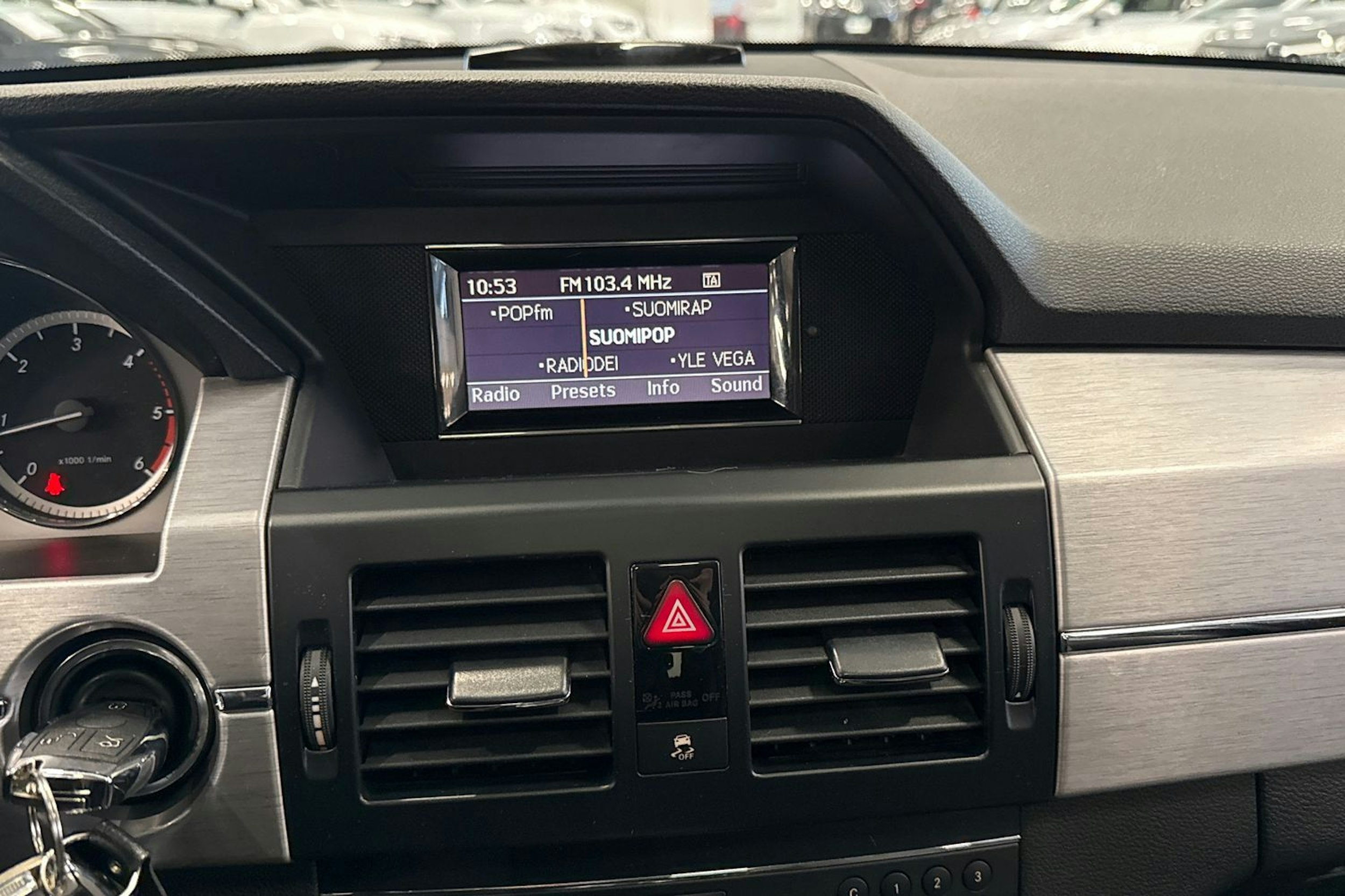 musta Mercedes-Benz GLK 2011 kuva 23.