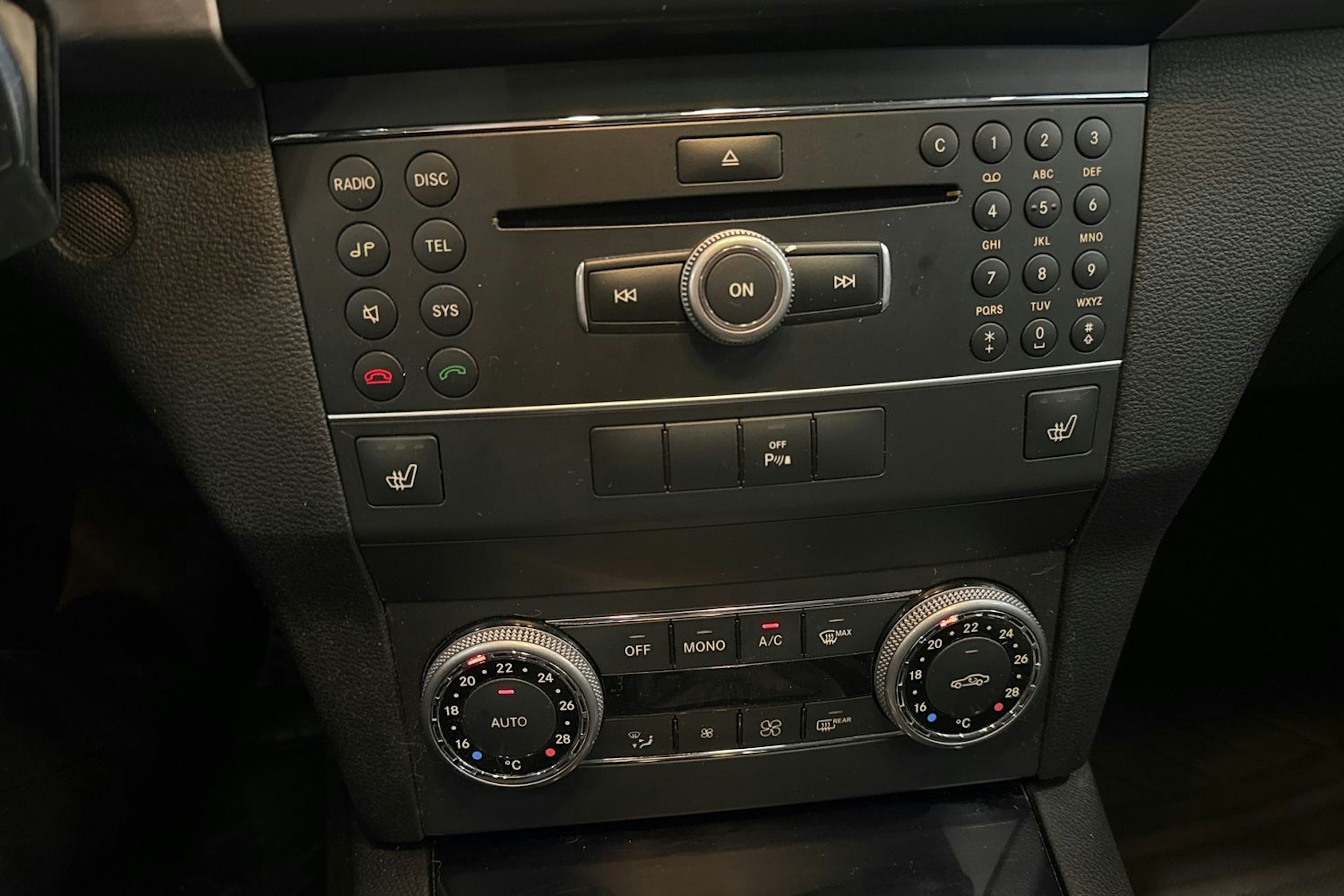 musta Mercedes-Benz GLK 2011 kuva 24.