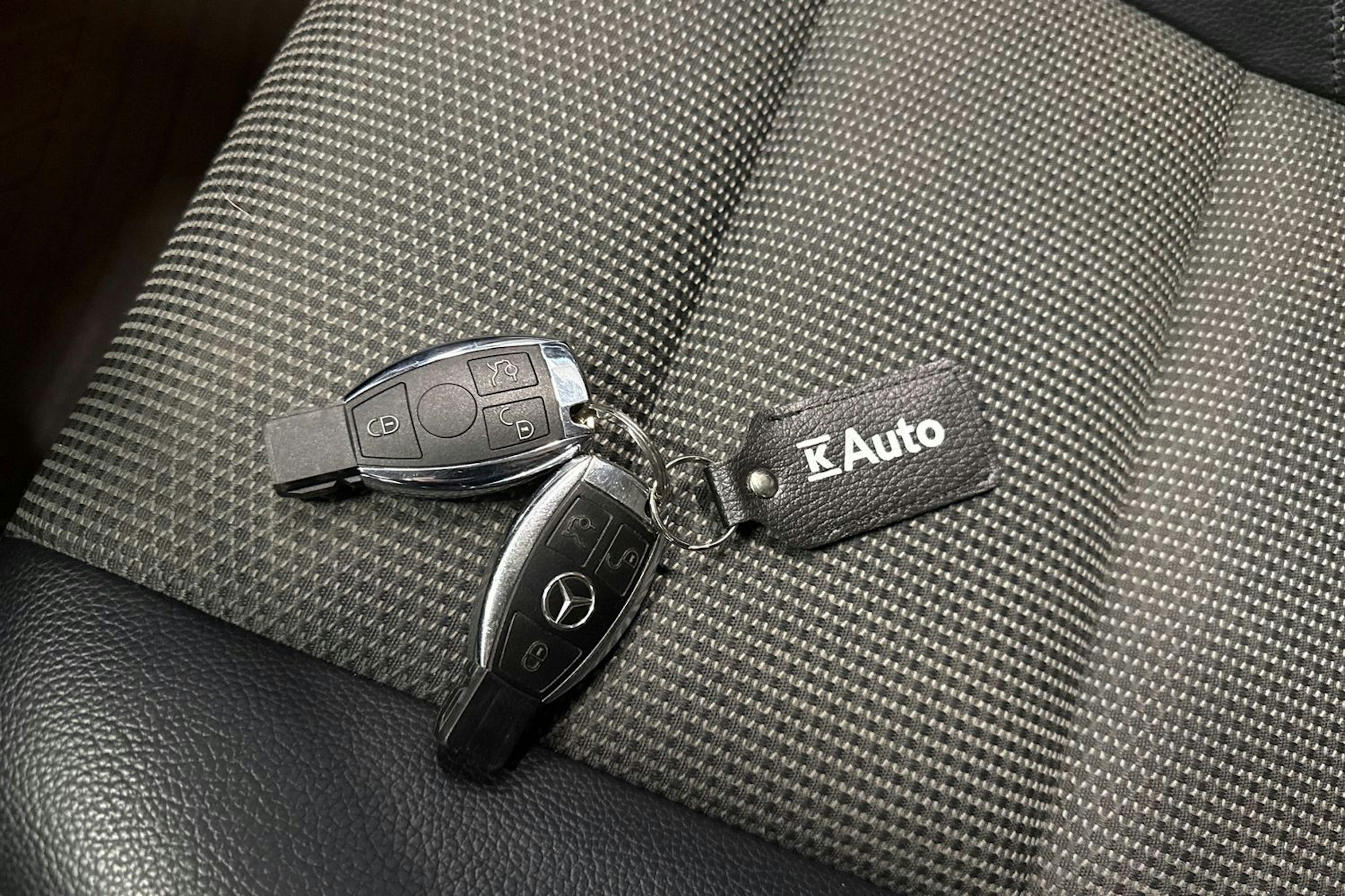 musta Mercedes-Benz GLK 2011 kuva 27.