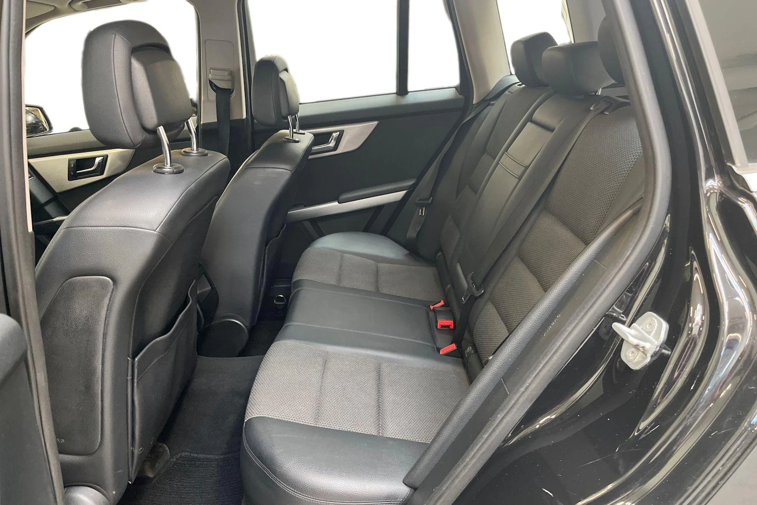 musta Mercedes-Benz GLK 2011 kuva 8.