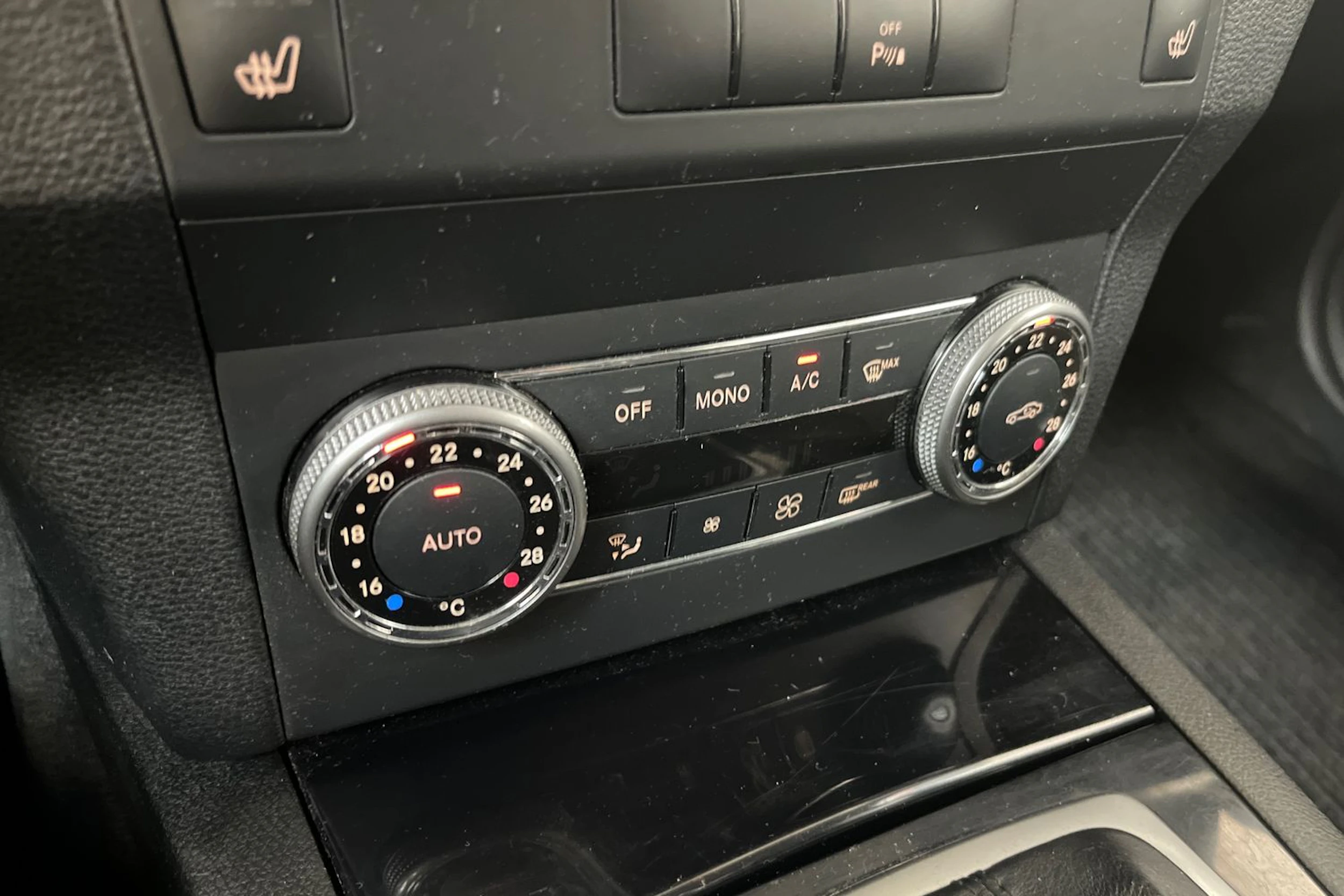 musta Mercedes-Benz GLK 2011 kuva 12.