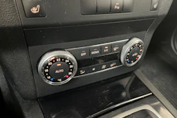 musta Mercedes-Benz GLK 2011 kuva 12.