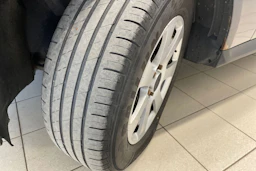 Harmaa Mercedes-Benz GLK 2011 kuva 13.