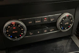 Harmaa Mercedes-Benz GLK 2011 kuva 22.