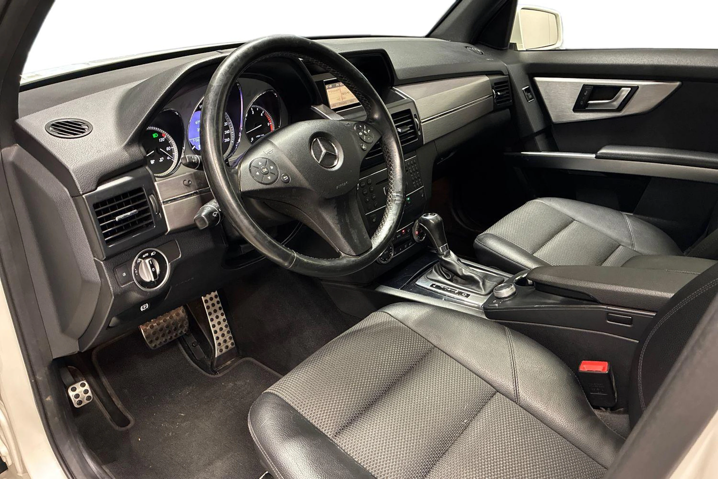 valkoinen Mercedes-Benz GLK 2012 kuva 6.