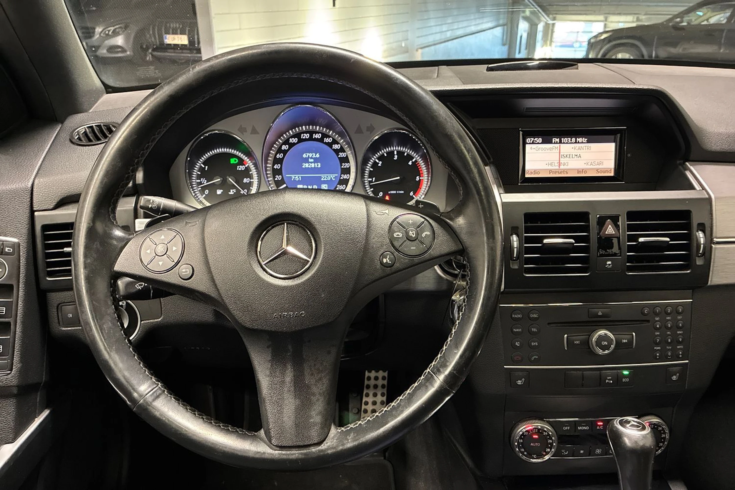 valkoinen Mercedes-Benz GLK 2012 kuva 11.