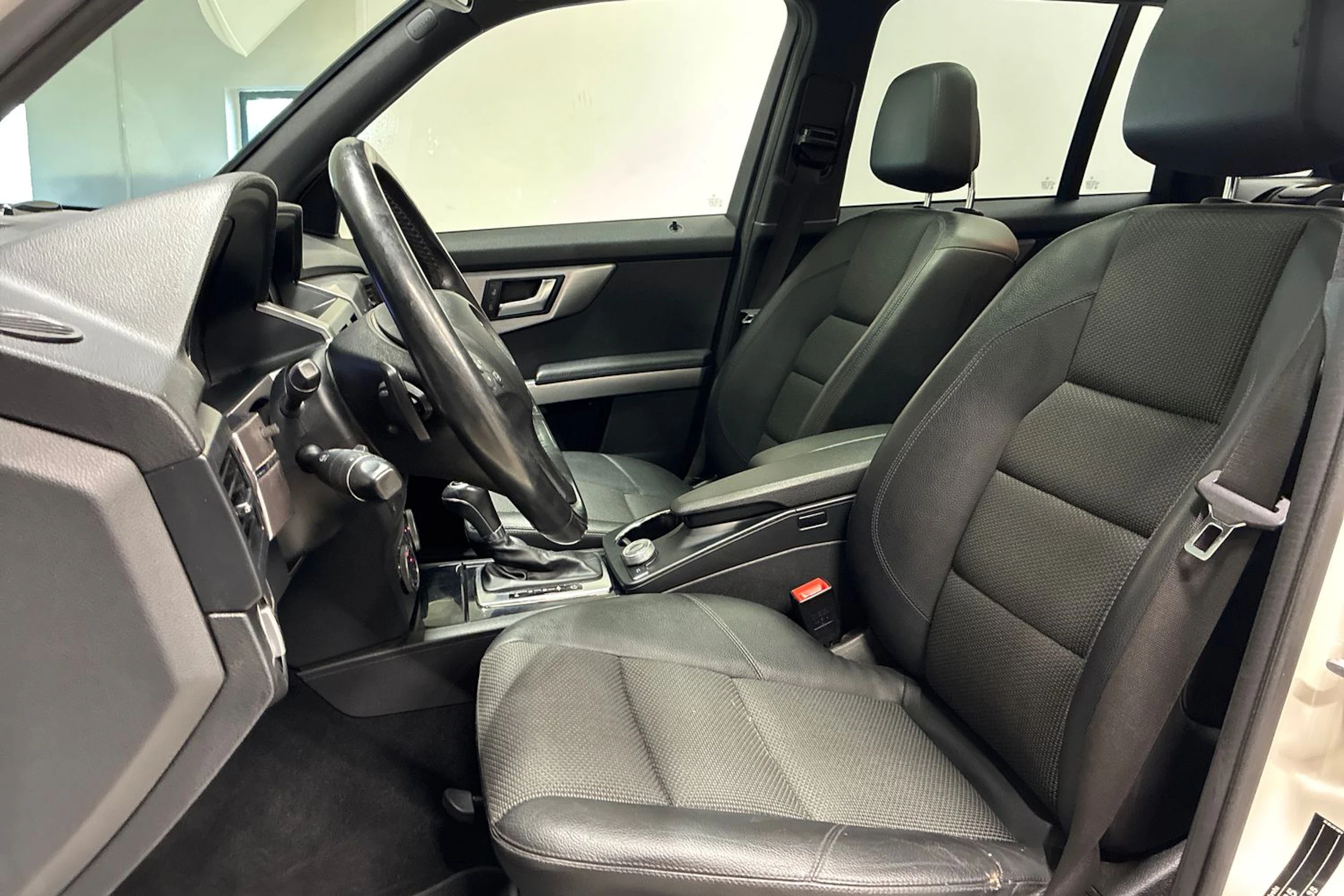 valkoinen Mercedes-Benz GLK 2012 kuva 21.