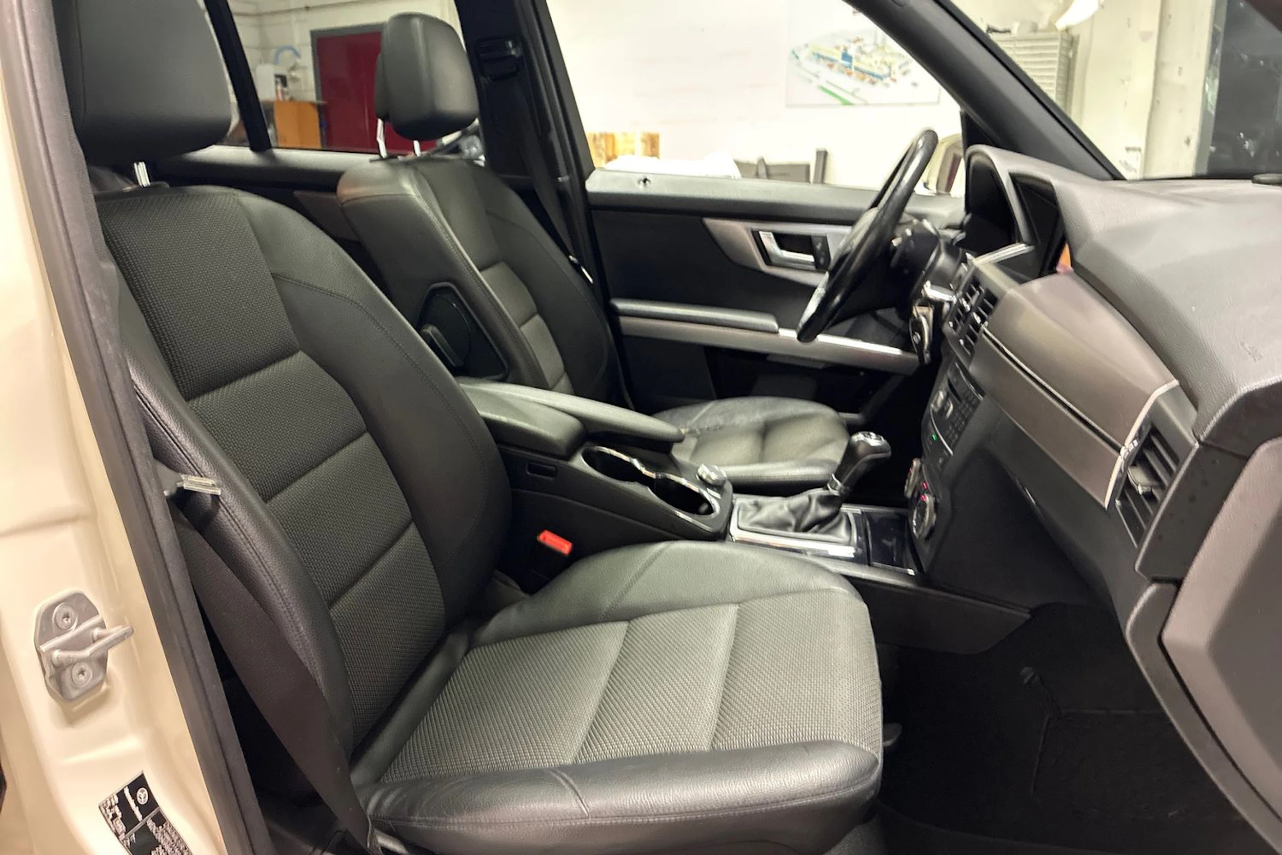 valkoinen Mercedes-Benz GLK 2012 kuva 24.