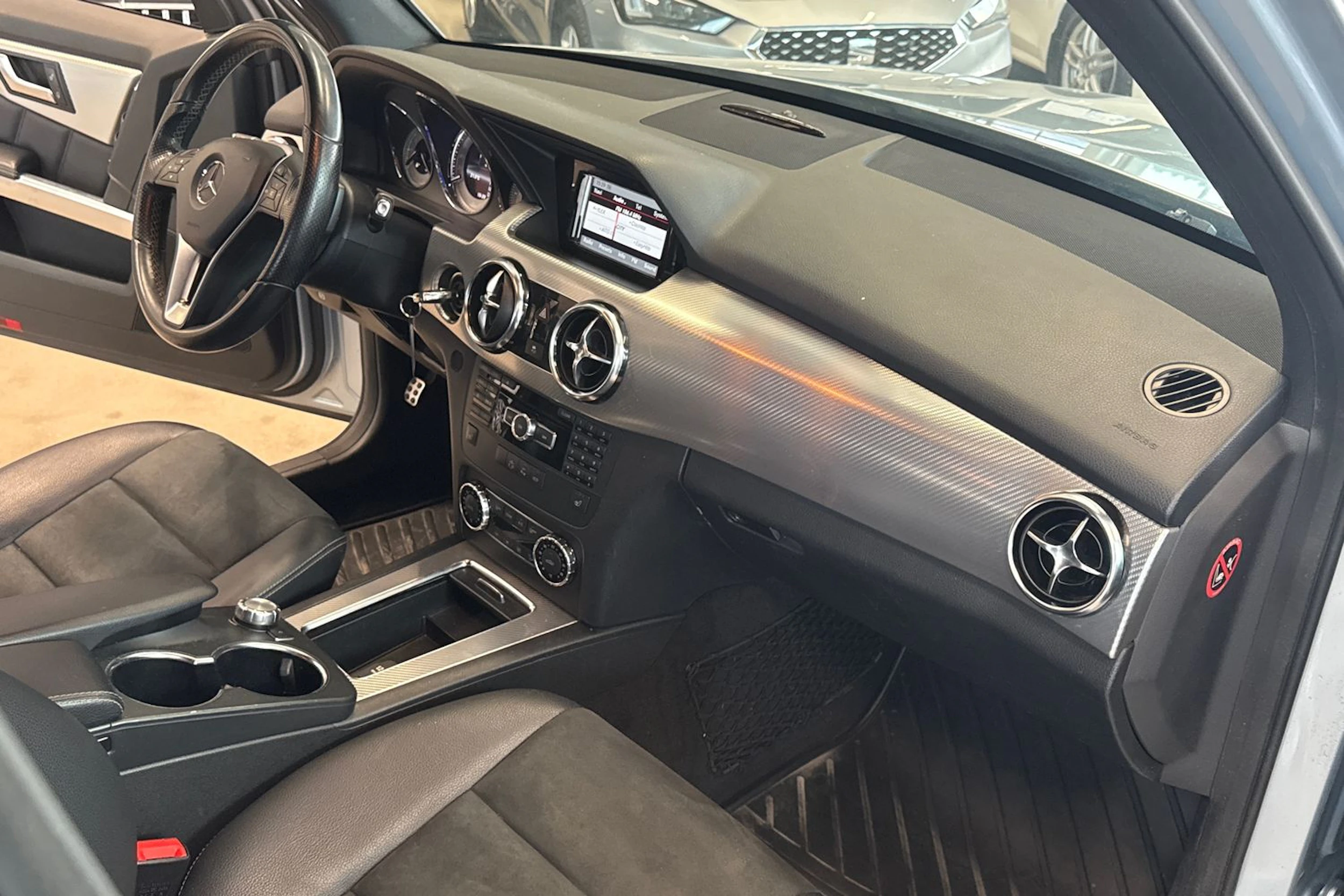 harmaa Mercedes-Benz GLK 2013 kuva 22.