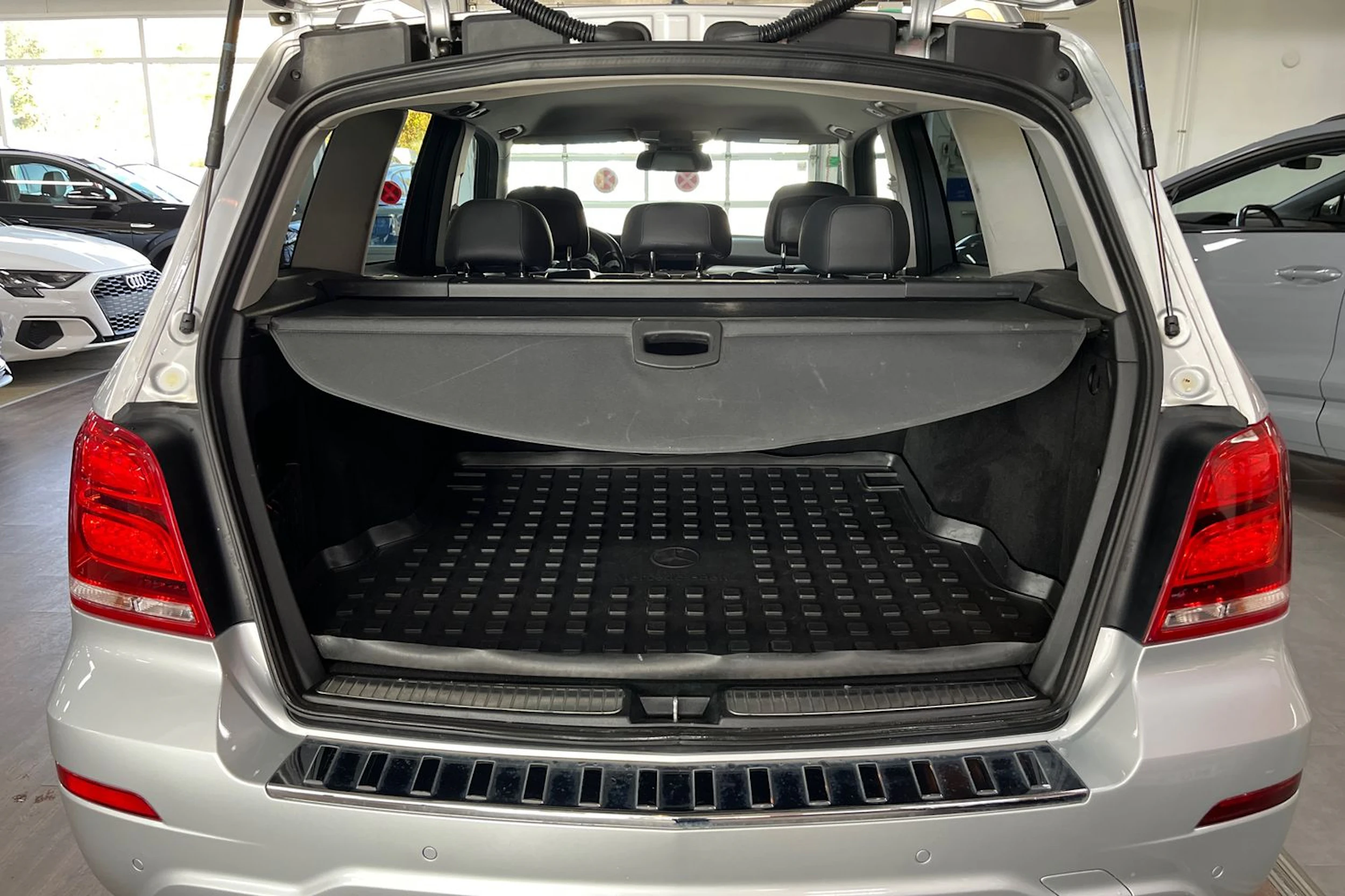 Harmaa Mercedes-Benz GLK 2014 kuva 12.