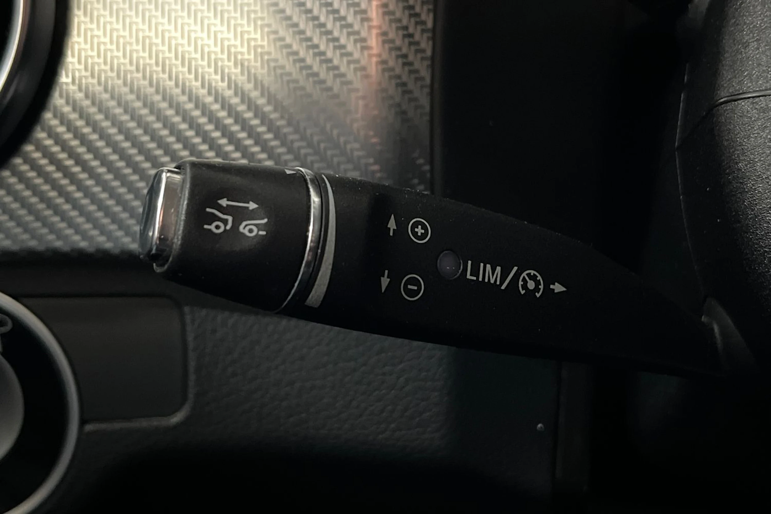 Harmaa Mercedes-Benz GLK 2014 kuva 22.