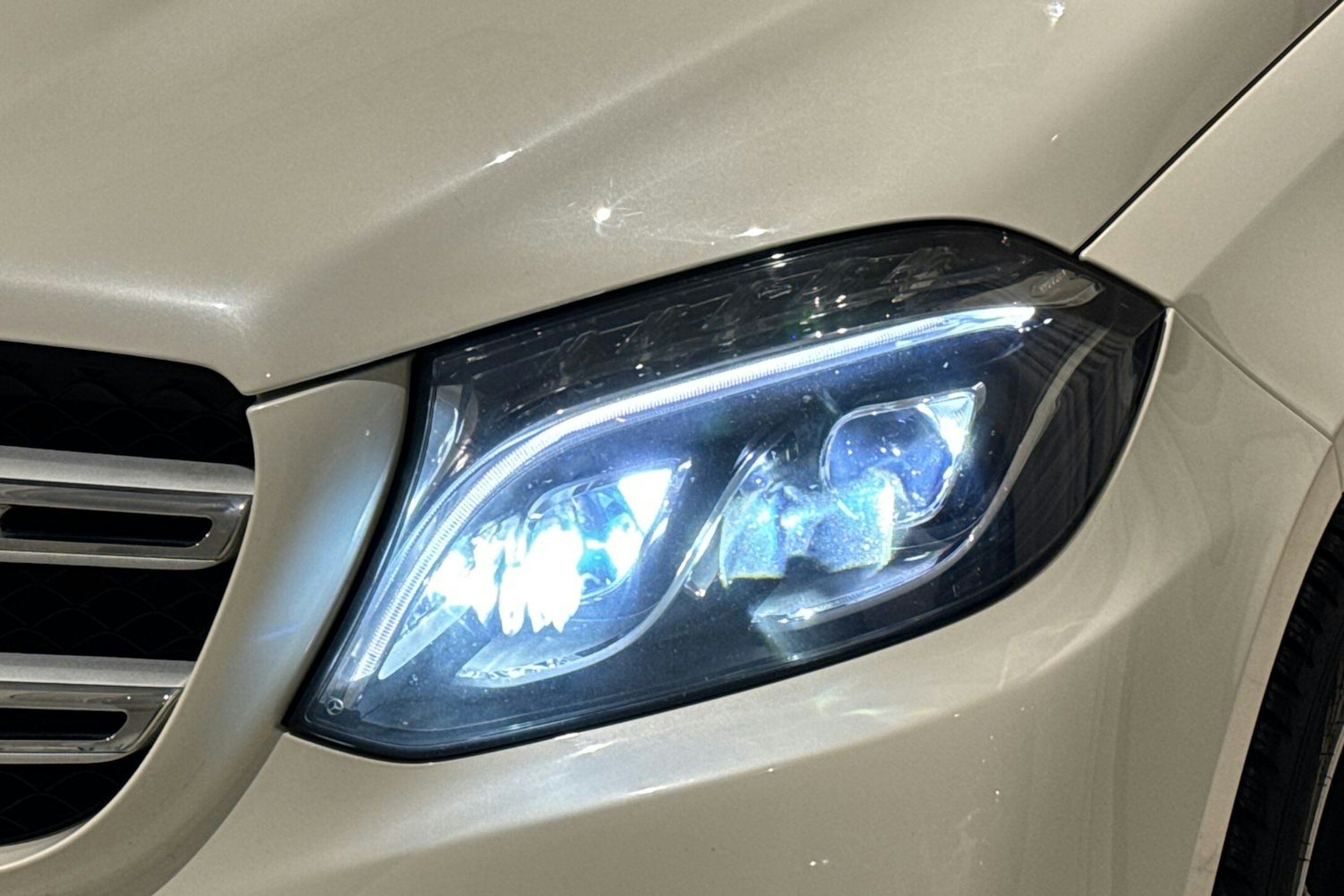 valkoinen Mercedes-Benz GLS 2016 kuva 14.