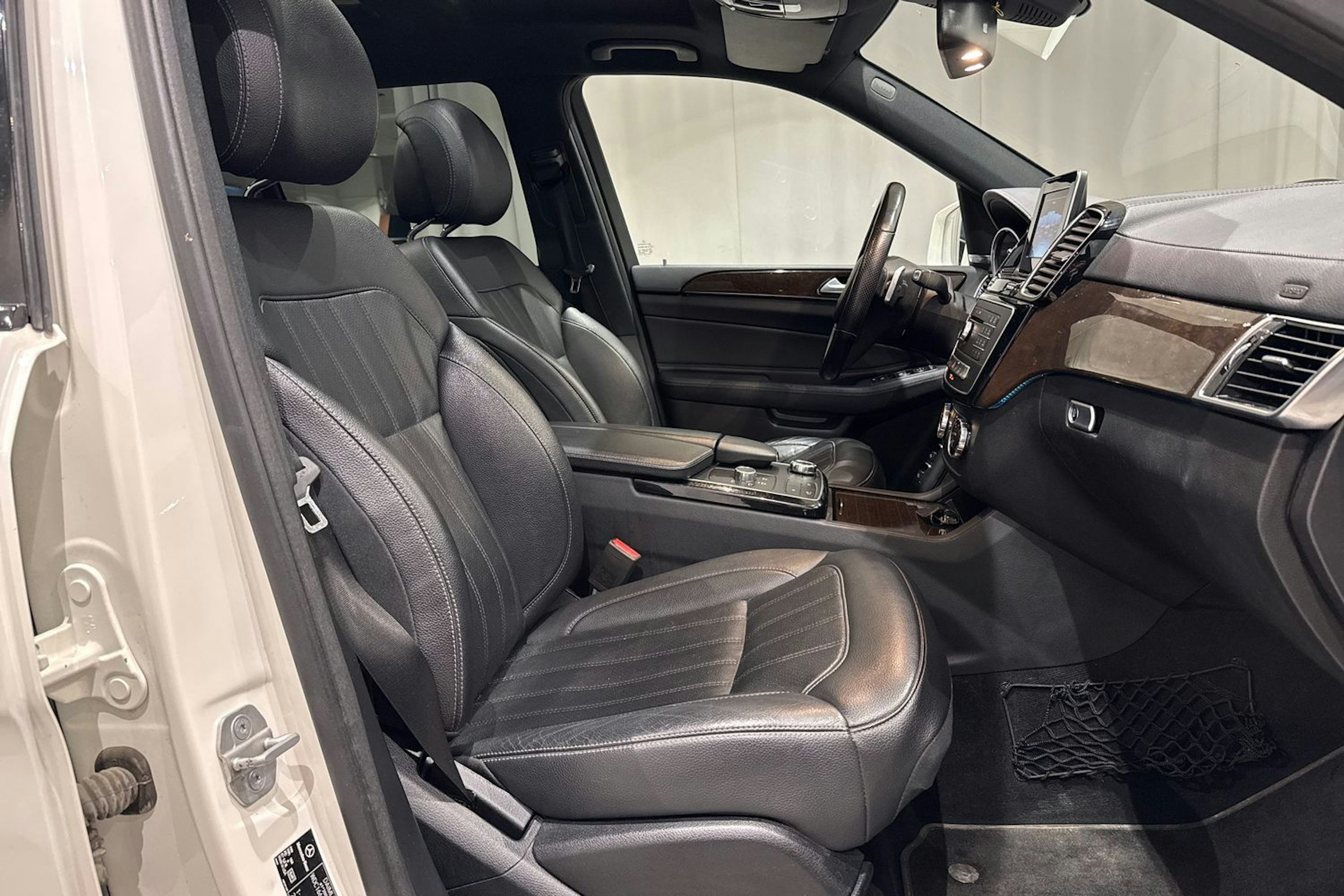 valkoinen Mercedes-Benz GLS 2016 kuva 23.