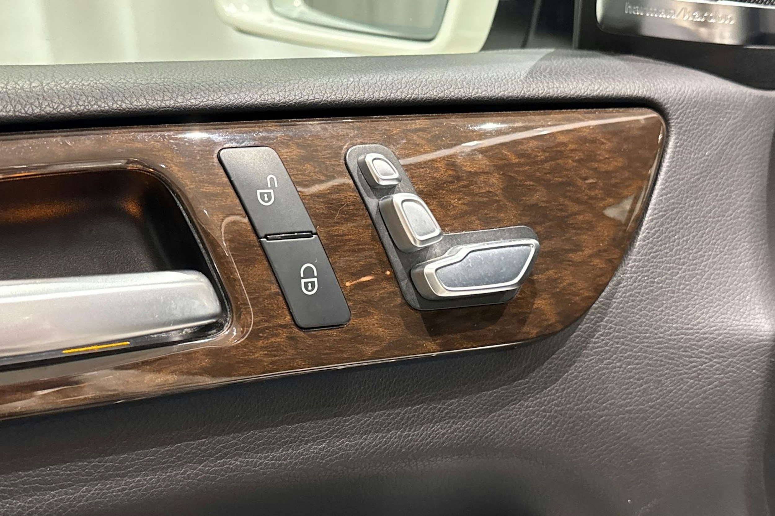 valkoinen Mercedes-Benz GLS 2016 kuva 25.