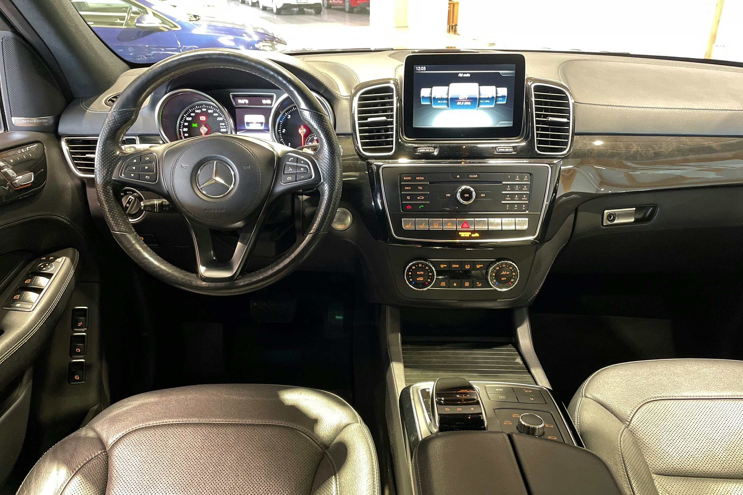 Harmaa Mercedes-Benz GLS 2017 kuva 7.